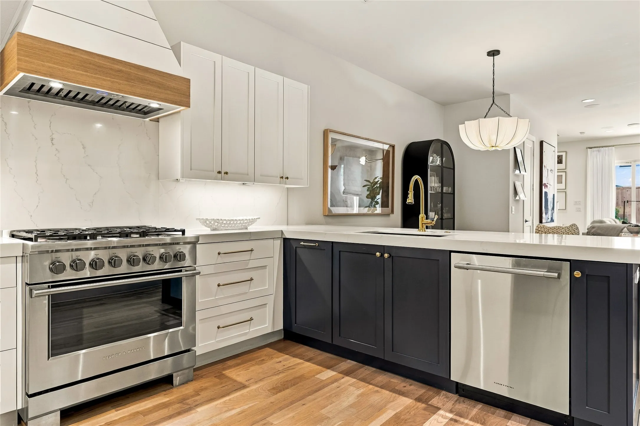 Single Family Residence For Sale in Dallas County , 5520 Martel Avenue, Dallas, Texas 75206, 3 Bedroom, 4 Bathroom, 2 Garage spaces, 2,639 Sqft, built in 2021, mls#21420737, Real Estate Agent in Dallas, Homes For Sale in Dallas county, Homes For Sale in Dallas, Realtor in Dallas Texas, Real Estate Brokerage Independent Realty Texas, Luminita Cordes Realtor