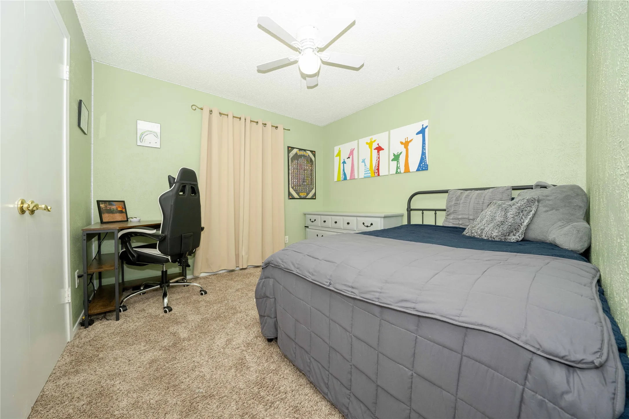 Single Family Residence For Sale in Tarrant County , 1911 Crooked Creek Lane, Arlington, Texas 76006, 3 Bedroom, 2 Bathroom, 2 Garage spaces, 1,952 Sqft, built in 1980, mls#21421189, Real Estate Agent in Arlington, Homes For Sale in Tarrant county, Homes For Sale in Arlington, Realtor in Arlington Texas, Real Estate Brokerage Independent Realty Texas, Luminita Cordes Realtor