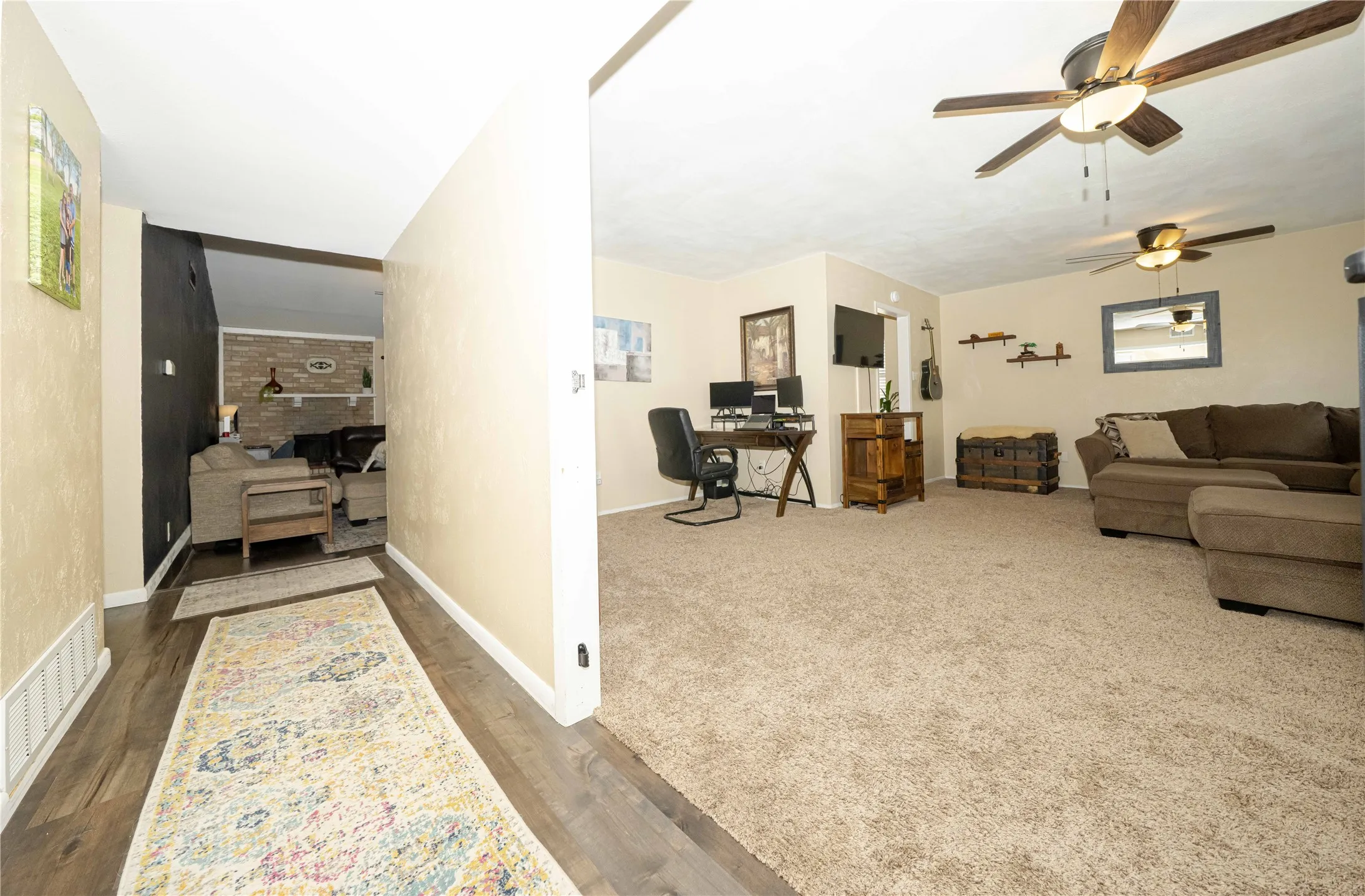 Single Family Residence For Sale in Tarrant County , 1911 Crooked Creek Lane, Arlington, Texas 76006, 3 Bedroom, 2 Bathroom, 2 Garage spaces, 1,952 Sqft, built in 1980, mls#21421189, Real Estate Agent in Arlington, Homes For Sale in Tarrant county, Homes For Sale in Arlington, Realtor in Arlington Texas, Real Estate Brokerage Independent Realty Texas, Luminita Cordes Realtor