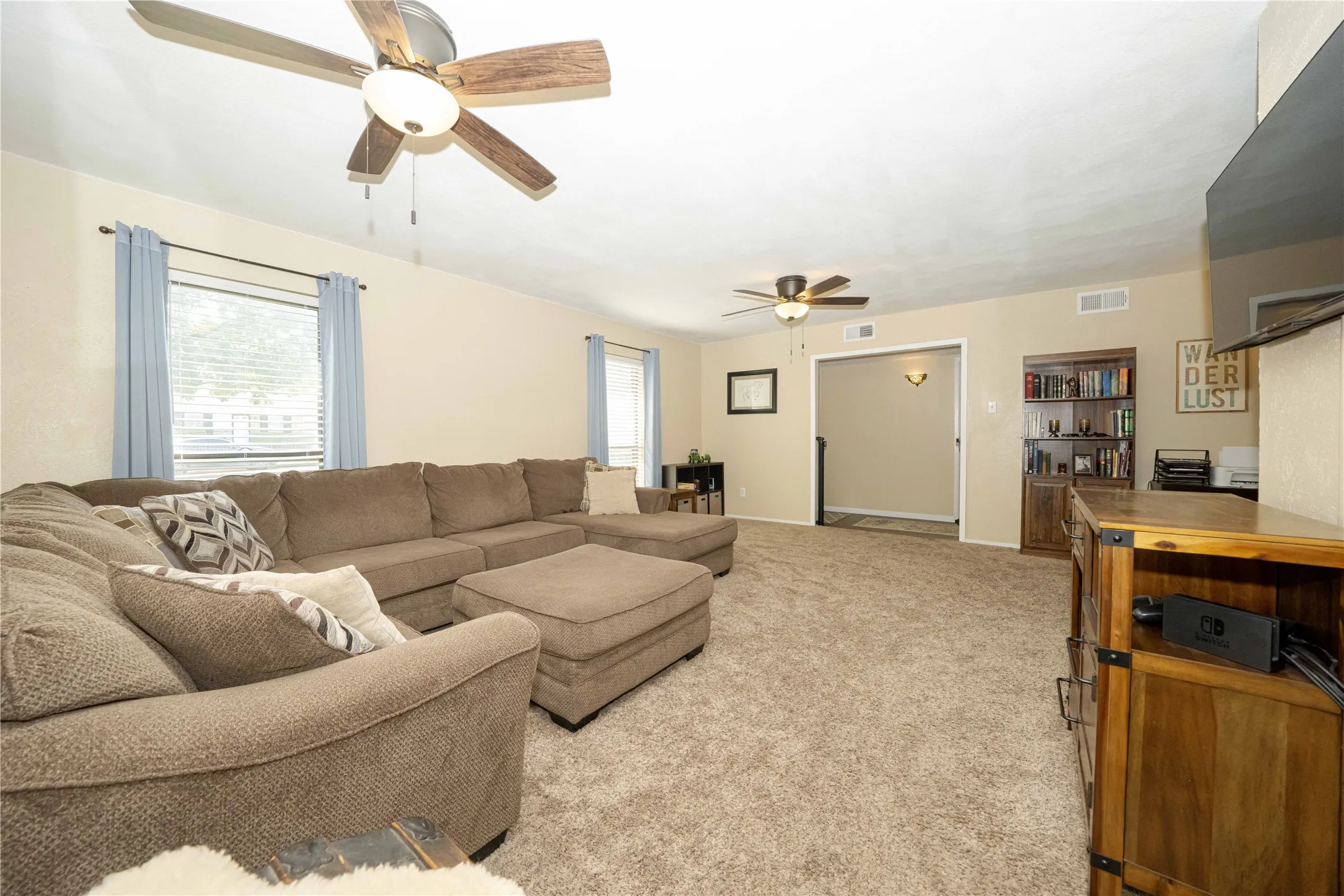 Single Family Residence For Sale in Tarrant County , 1911 Crooked Creek Lane, Arlington, Texas 76006, 3 Bedroom, 2 Bathroom, 2 Garage spaces, 1,952 Sqft, built in 1980, mls#21421189, Real Estate Agent in Arlington, Homes For Sale in Tarrant county, Homes For Sale in Arlington, Realtor in Arlington Texas, Real Estate Brokerage Independent Realty Texas, Luminita Cordes Realtor