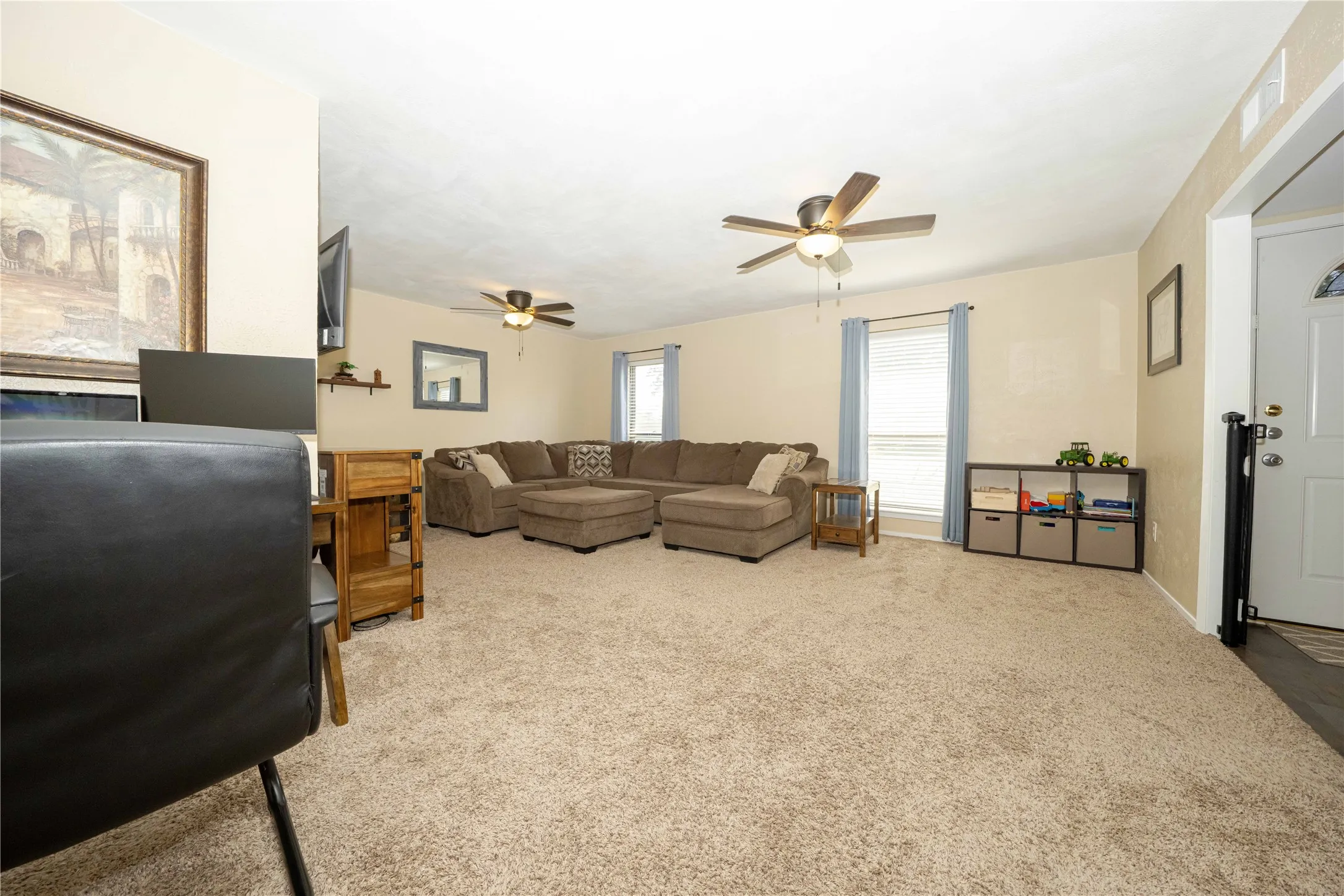 Single Family Residence For Sale in Tarrant County , 1911 Crooked Creek Lane, Arlington, Texas 76006, 3 Bedroom, 2 Bathroom, 2 Garage spaces, 1,952 Sqft, built in 1980, mls#21421189, Real Estate Agent in Arlington, Homes For Sale in Tarrant county, Homes For Sale in Arlington, Realtor in Arlington Texas, Real Estate Brokerage Independent Realty Texas, Luminita Cordes Realtor