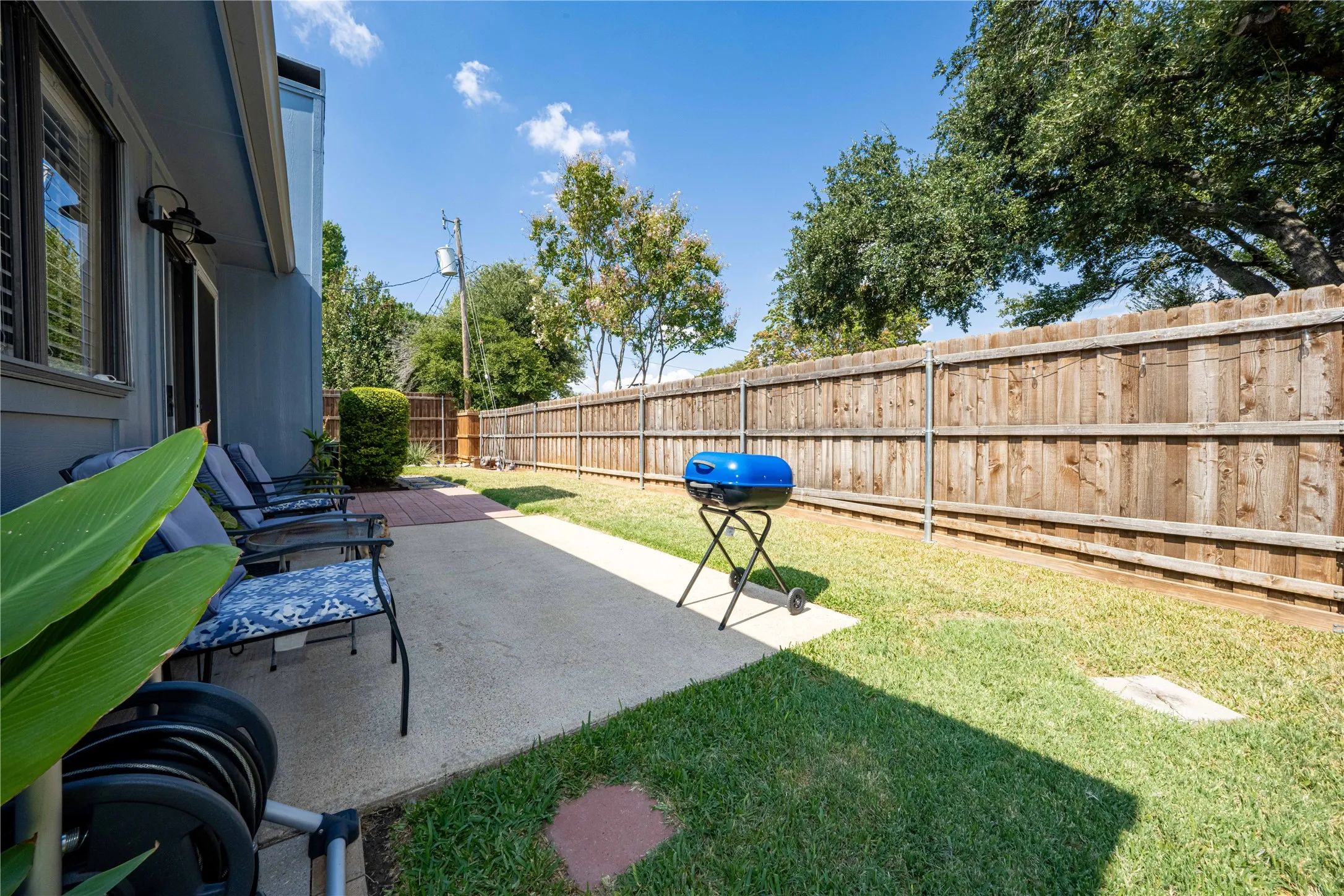 Single Family Residence For Sale in Tarrant County , 1911 Crooked Creek Lane, Arlington, Texas 76006, 3 Bedroom, 2 Bathroom, 2 Garage spaces, 1,952 Sqft, built in 1980, mls#21421189, Real Estate Agent in Arlington, Homes For Sale in Tarrant county, Homes For Sale in Arlington, Realtor in Arlington Texas, Real Estate Brokerage Independent Realty Texas, Luminita Cordes Realtor