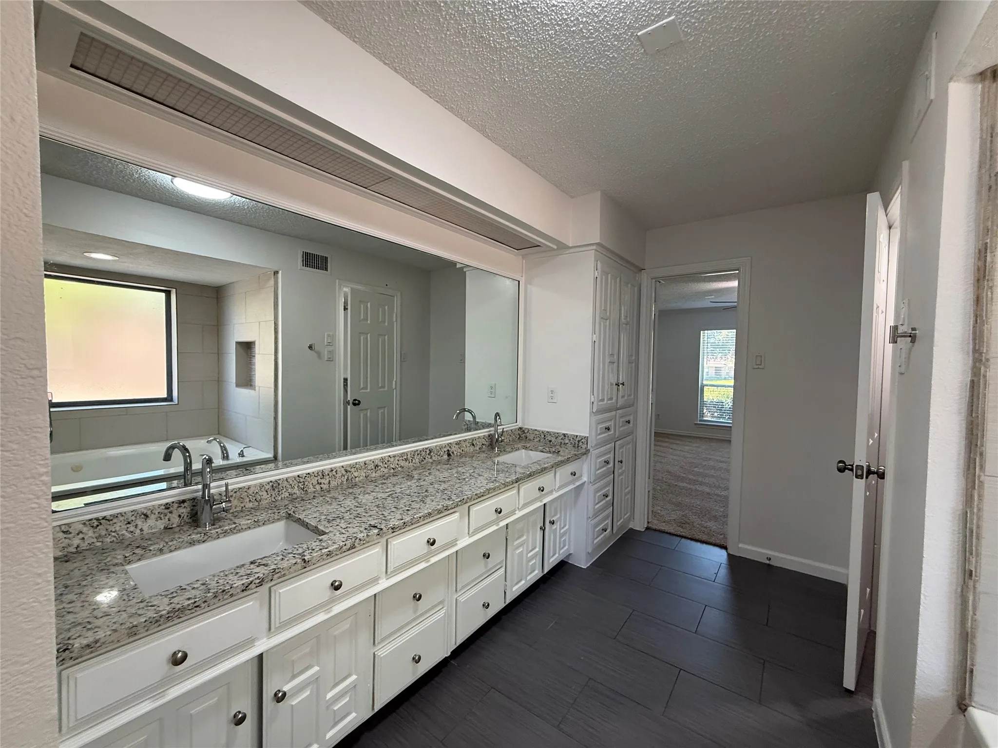 Single Family Residence For Sale in Dallas County , 13234 Deer Run Trail, Dallas, Texas 75243, 4 Bedroom, 3 Bathroom, 2 Garage spaces, 2,779 Sqft, built in 1984, mls#21419500, Real Estate Agent in Dallas, Homes For Sale in Dallas county, Homes For Sale in Dallas, Realtor in Dallas Texas, Real Estate Brokerage Independent Realty Texas, Luminita Cordes Realtor