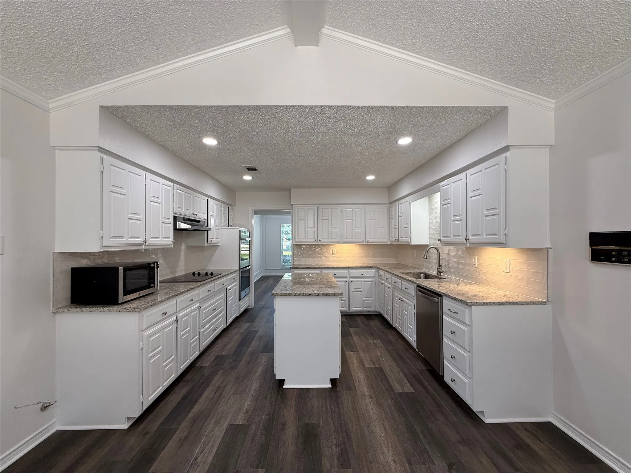 Single Family Residence For Sale in Dallas County , 13234 Deer Run Trail, Dallas, Texas 75243, 4 Bedroom, 3 Bathroom, 2 Garage spaces, 2,779 Sqft, built in 1984, mls#21419500, Real Estate Agent in Dallas, Homes For Sale in Dallas county, Homes For Sale in Dallas, Realtor in Dallas Texas, Real Estate Brokerage Independent Realty Texas, Luminita Cordes Realtor