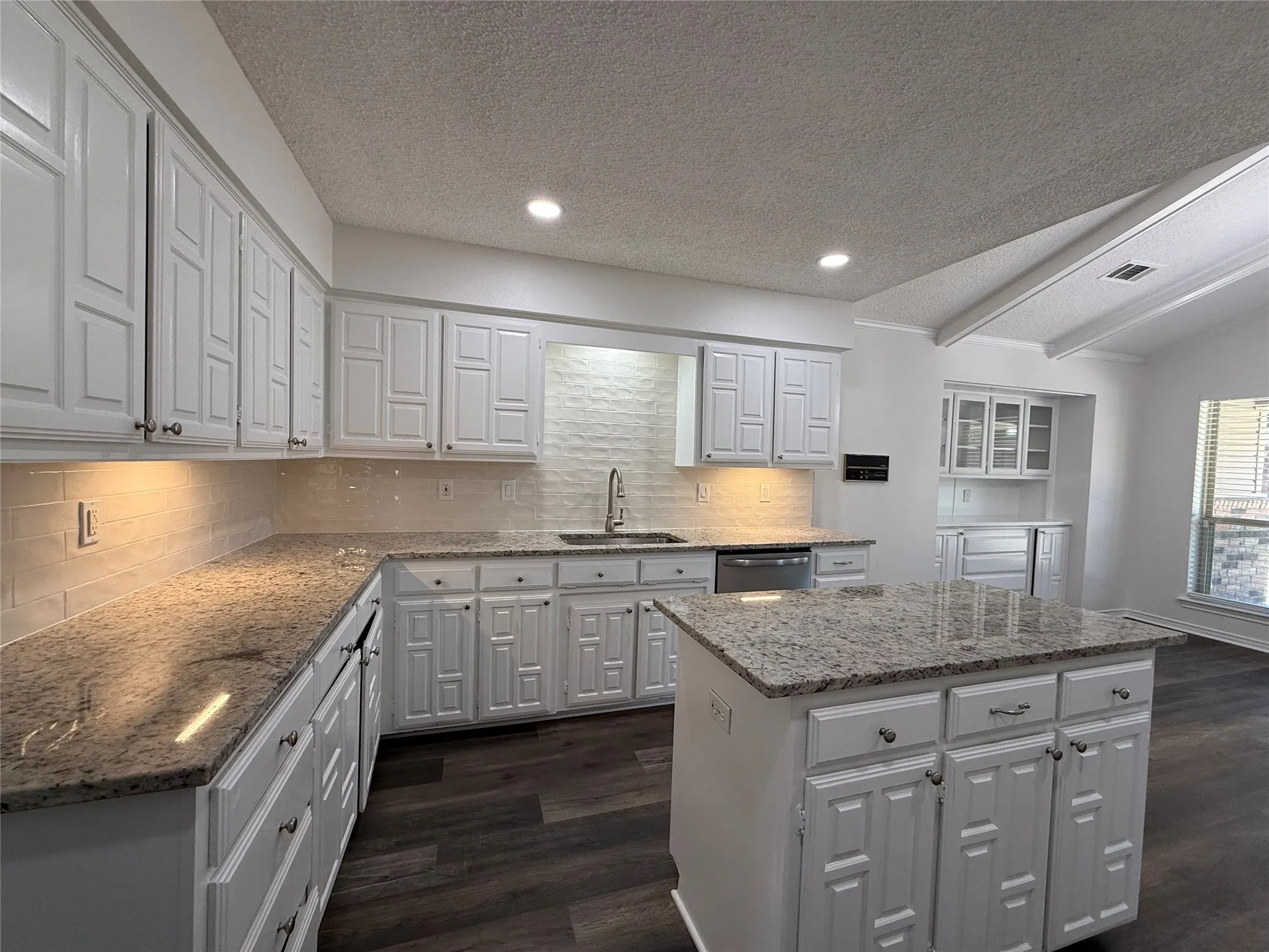 Single Family Residence For Sale in Dallas County , 13234 Deer Run Trail, Dallas, Texas 75243, 4 Bedroom, 3 Bathroom, 2 Garage spaces, 2,779 Sqft, built in 1984, mls#21419500, Real Estate Agent in Dallas, Homes For Sale in Dallas county, Homes For Sale in Dallas, Realtor in Dallas Texas, Real Estate Brokerage Independent Realty Texas, Luminita Cordes Realtor