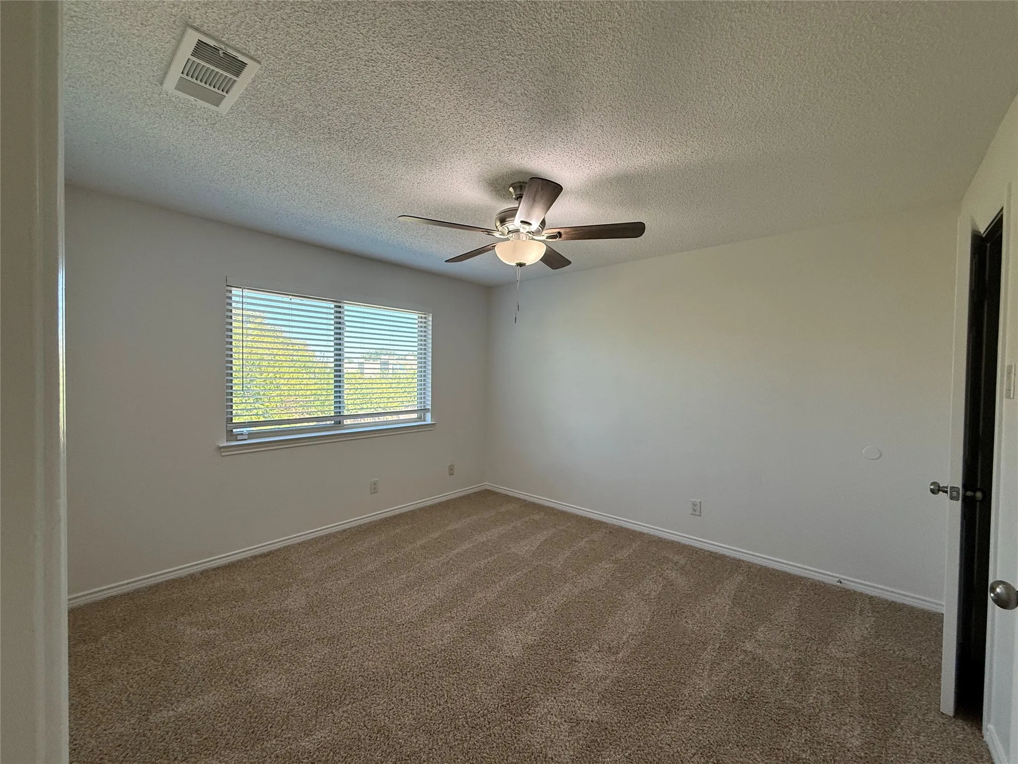 Single Family Residence For Sale in Dallas County , 13234 Deer Run Trail, Dallas, Texas 75243, 4 Bedroom, 3 Bathroom, 2 Garage spaces, 2,779 Sqft, built in 1984, mls#21419500, Real Estate Agent in Dallas, Homes For Sale in Dallas county, Homes For Sale in Dallas, Realtor in Dallas Texas, Real Estate Brokerage Independent Realty Texas, Luminita Cordes Realtor