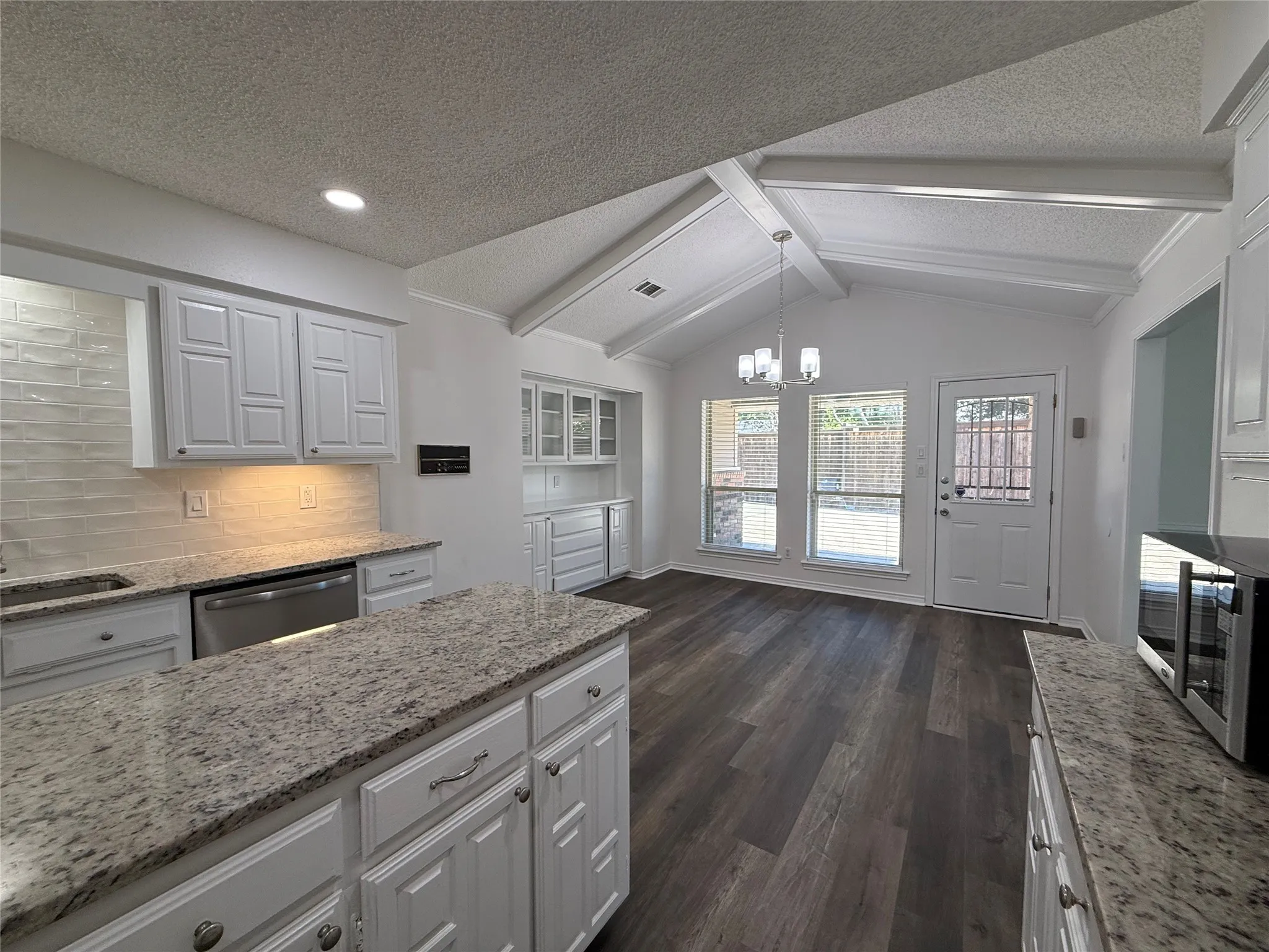 Single Family Residence For Sale in Dallas County , 13234 Deer Run Trail, Dallas, Texas 75243, 4 Bedroom, 3 Bathroom, 2 Garage spaces, 2,779 Sqft, built in 1984, mls#21419500, Real Estate Agent in Dallas, Homes For Sale in Dallas county, Homes For Sale in Dallas, Realtor in Dallas Texas, Real Estate Brokerage Independent Realty Texas, Luminita Cordes Realtor