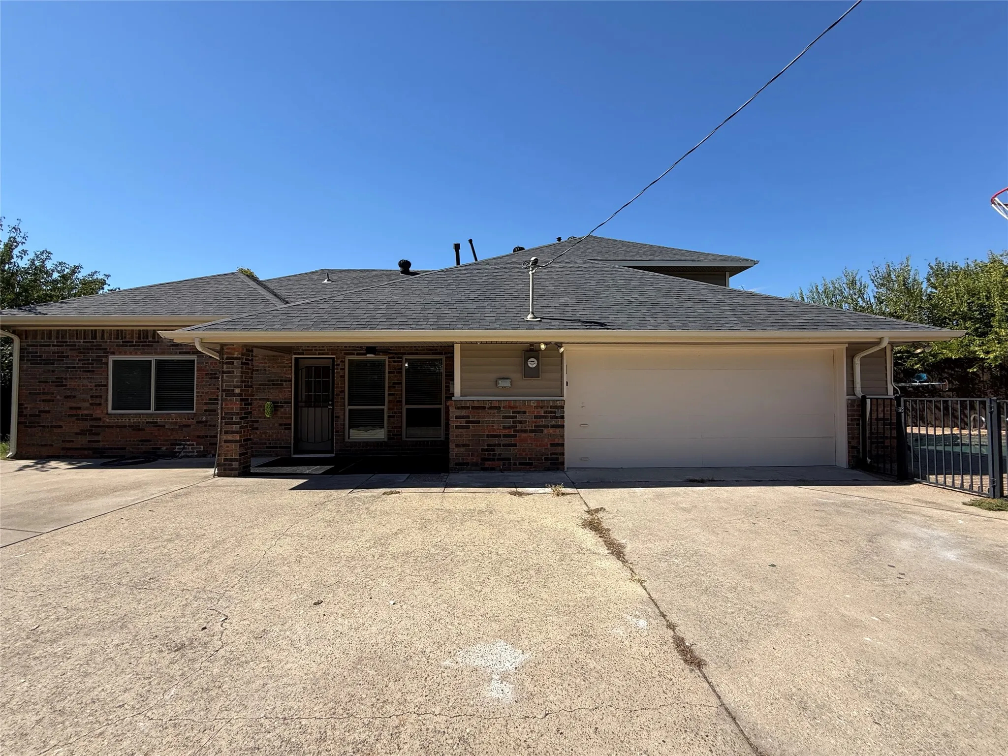 Single Family Residence For Sale in Dallas County , 13234 Deer Run Trail, Dallas, Texas 75243, 4 Bedroom, 3 Bathroom, 2 Garage spaces, 2,779 Sqft, built in 1984, mls#21419500, Real Estate Agent in Dallas, Homes For Sale in Dallas county, Homes For Sale in Dallas, Realtor in Dallas Texas, Real Estate Brokerage Independent Realty Texas, Luminita Cordes Realtor