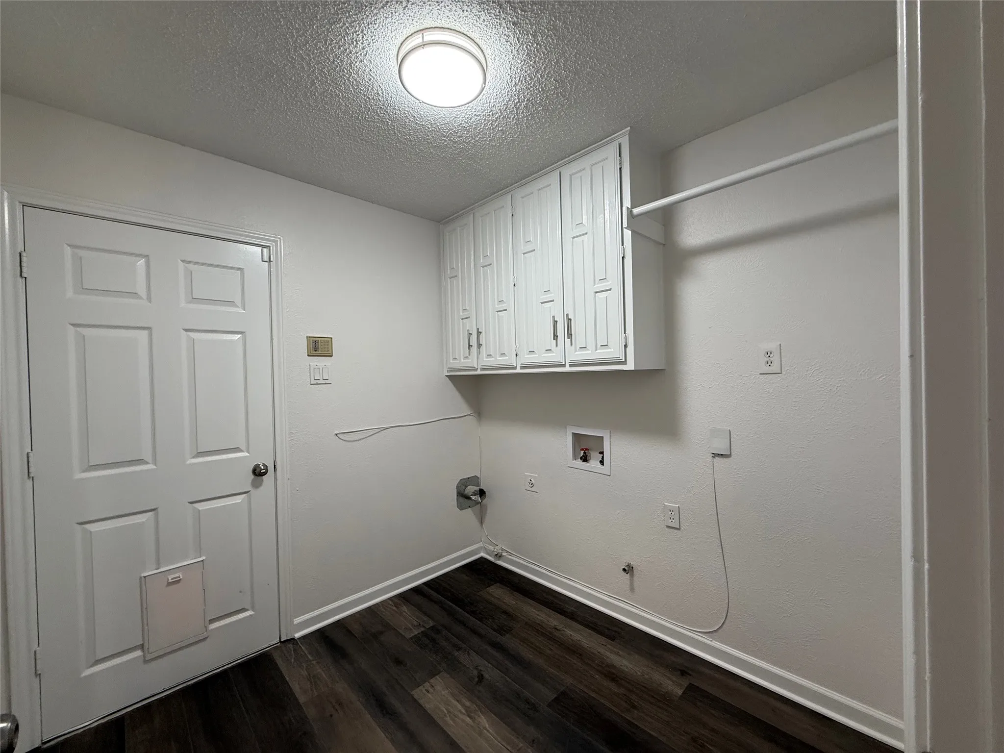 Single Family Residence For Sale in Dallas County , 13234 Deer Run Trail, Dallas, Texas 75243, 4 Bedroom, 3 Bathroom, 2 Garage spaces, 2,779 Sqft, built in 1984, mls#21419500, Real Estate Agent in Dallas, Homes For Sale in Dallas county, Homes For Sale in Dallas, Realtor in Dallas Texas, Real Estate Brokerage Independent Realty Texas, Luminita Cordes Realtor