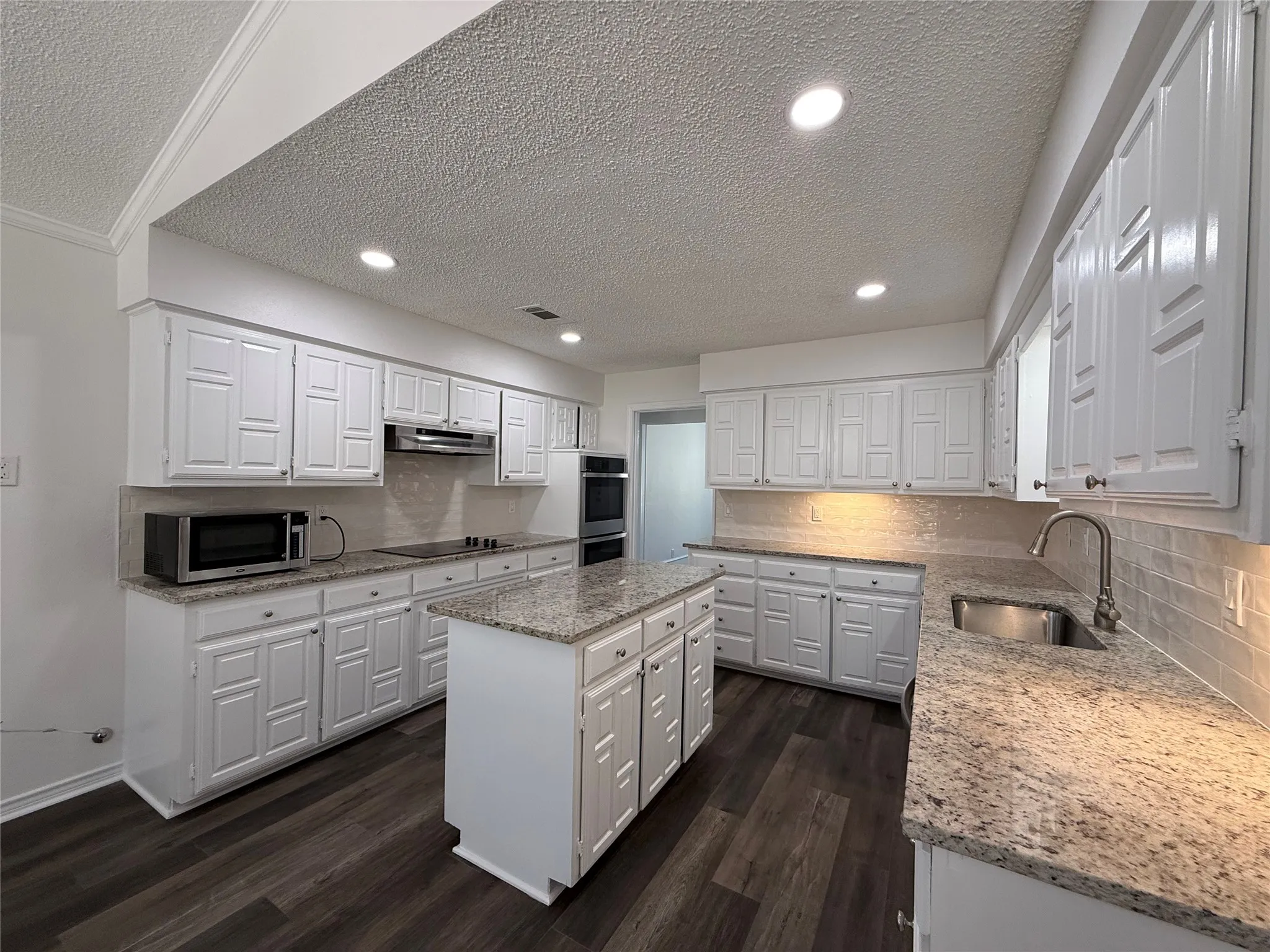Single Family Residence For Sale in Dallas County , 13234 Deer Run Trail, Dallas, Texas 75243, 4 Bedroom, 3 Bathroom, 2 Garage spaces, 2,779 Sqft, built in 1984, mls#21419500, Real Estate Agent in Dallas, Homes For Sale in Dallas county, Homes For Sale in Dallas, Realtor in Dallas Texas, Real Estate Brokerage Independent Realty Texas, Luminita Cordes Realtor