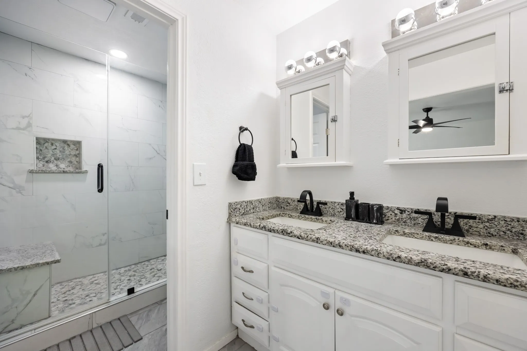 Single Family Residence For Sale in Tarrant County , 726 Danvers Lane, Mansfield, Texas 76063, 3 Bedroom, 2 Bathroom, 2 Garage spaces, 1,587 Sqft, built in 1982, mls#21420921, Real Estate Agent in Mansfield, Homes For Sale in Tarrant county, Homes For Sale in Mansfield, Realtor in Mansfield Texas, Real Estate Brokerage Independent Realty Texas, Luminita Cordes Realtor