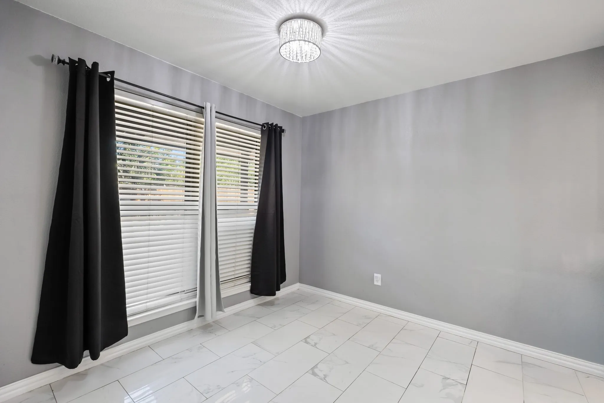 Single Family Residence For Sale in Tarrant County , 726 Danvers Lane, Mansfield, Texas 76063, 3 Bedroom, 2 Bathroom, 2 Garage spaces, 1,587 Sqft, built in 1982, mls#21420921, Real Estate Agent in Mansfield, Homes For Sale in Tarrant county, Homes For Sale in Mansfield, Realtor in Mansfield Texas, Real Estate Brokerage Independent Realty Texas, Luminita Cordes Realtor