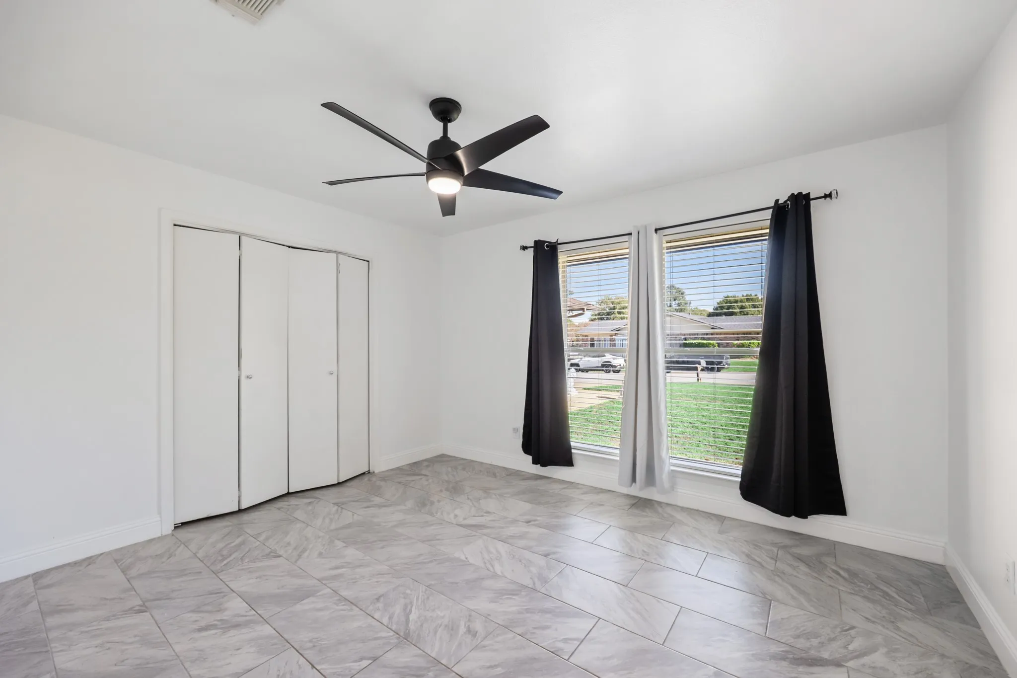 Single Family Residence For Sale in Tarrant County , 726 Danvers Lane, Mansfield, Texas 76063, 3 Bedroom, 2 Bathroom, 2 Garage spaces, 1,587 Sqft, built in 1982, mls#21420921, Real Estate Agent in Mansfield, Homes For Sale in Tarrant county, Homes For Sale in Mansfield, Realtor in Mansfield Texas, Real Estate Brokerage Independent Realty Texas, Luminita Cordes Realtor