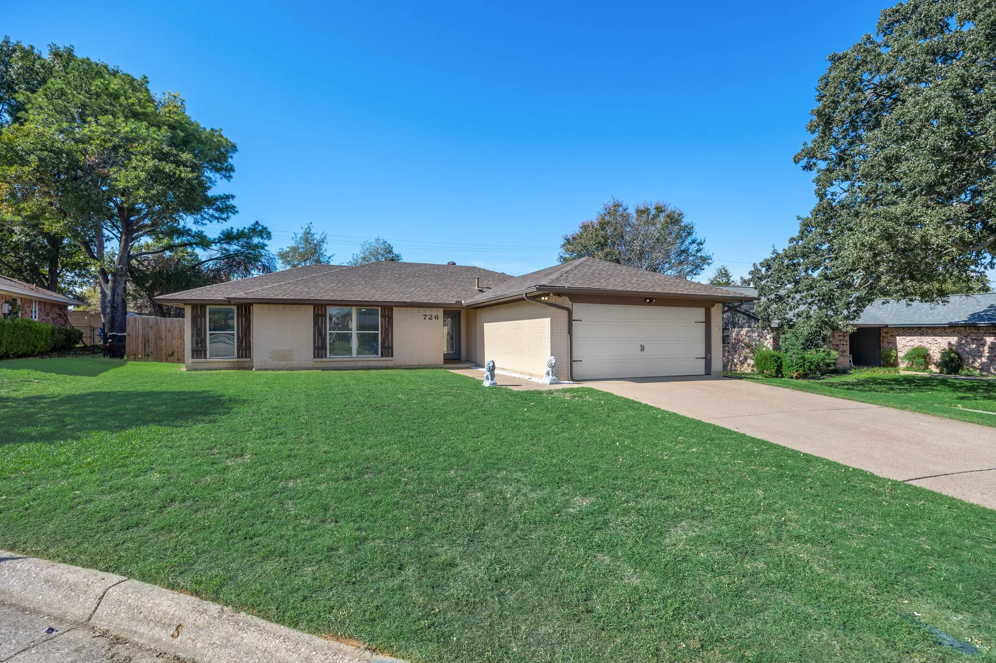Single Family Residence For Sale in Tarrant County , 726 Danvers Lane, Mansfield, Texas 76063, 3 Bedroom, 2 Bathroom, 2 Garage spaces, 1,587 Sqft, built in 1982, mls#21420921, Real Estate Agent in Mansfield, Homes For Sale in Tarrant county, Homes For Sale in Mansfield, Realtor in Mansfield Texas, Real Estate Brokerage Independent Realty Texas, Luminita Cordes Realtor