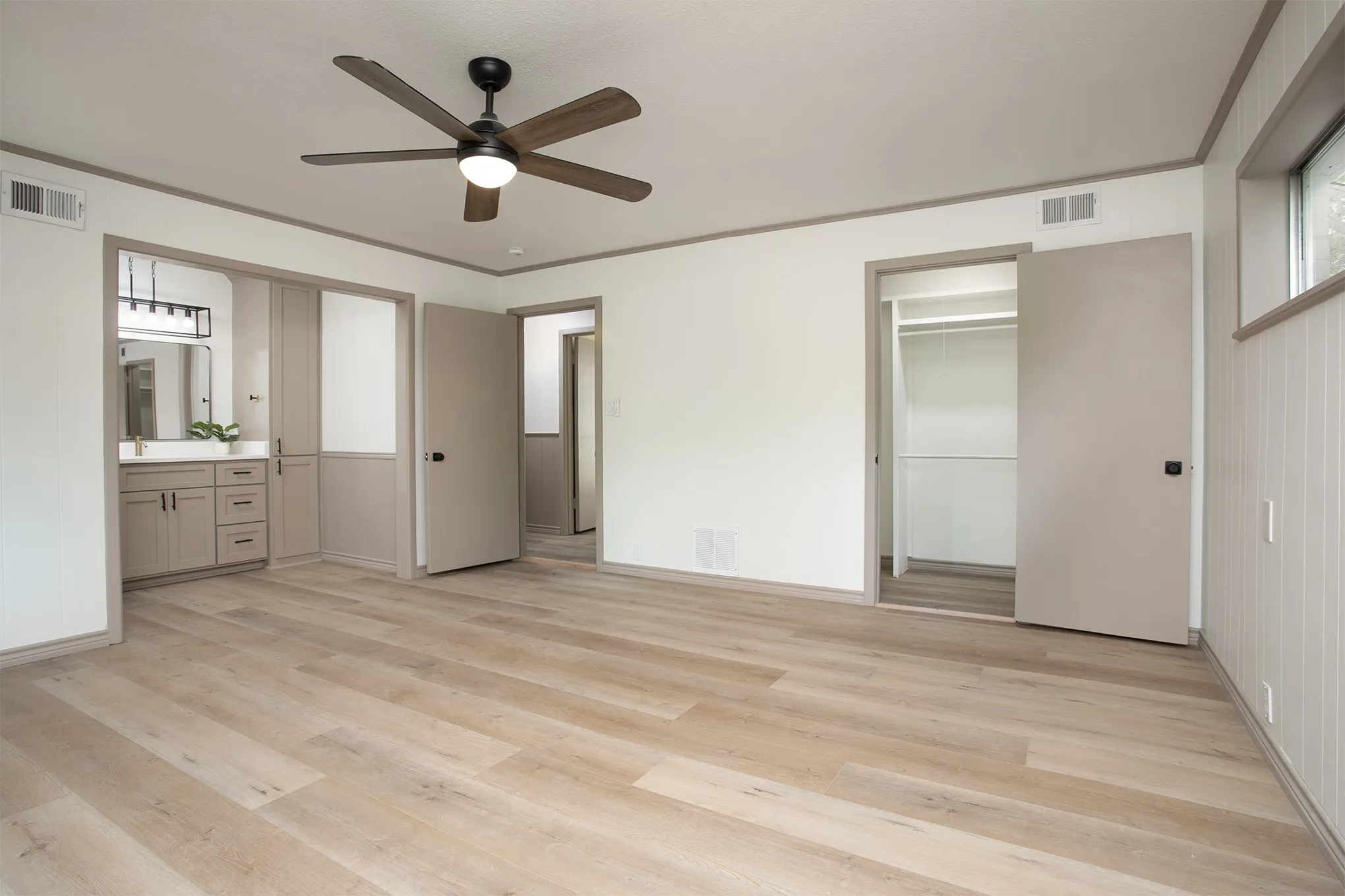 Primary bedroom/bathroom