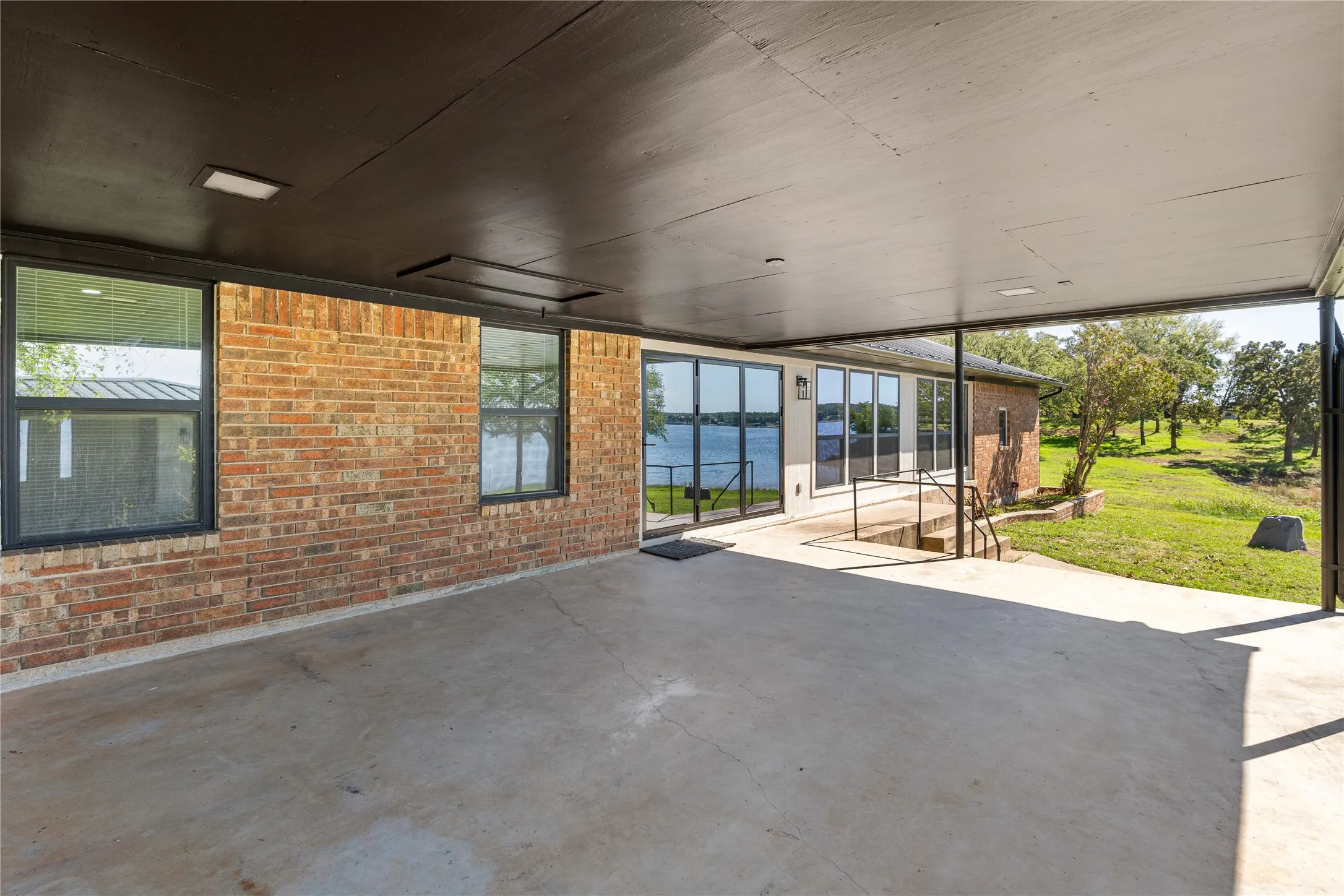 Single Family Residence For Sale in Montague County , 1107 Casino Road, Nocona, Texas 76255, 3 Bedroom, 2 Bathroom, 2 Garage spaces, 1,700 Sqft, built in 1980, mls#21420449, Real Estate Agent in Nocona, Homes For Sale in Montague county, Homes For Sale in Nocona, Realtor in Nocona Texas, Real Estate Brokerage Independent Realty Texas, Luminita Cordes Realtor