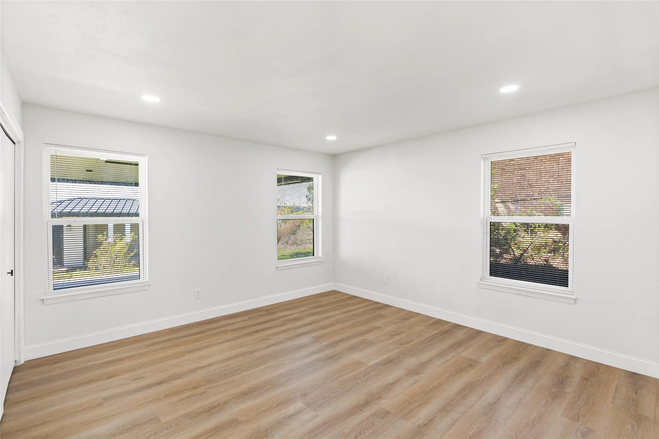 Single Family Residence For Sale in Montague County , 1107 Casino Road, Nocona, Texas 76255, 3 Bedroom, 2 Bathroom, 2 Garage spaces, 1,700 Sqft, built in 1980, mls#21420449, Real Estate Agent in Nocona, Homes For Sale in Montague county, Homes For Sale in Nocona, Realtor in Nocona Texas, Real Estate Brokerage Independent Realty Texas, Luminita Cordes Realtor