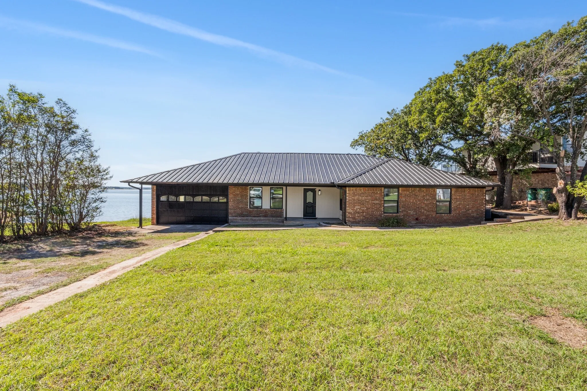 Single Family Residence For Sale in Montague County , 1107 Casino Road, Nocona, Texas 76255, 3 Bedroom, 2 Bathroom, 2 Garage spaces, 1,700 Sqft, built in 1980, mls#21420449, Real Estate Agent in Nocona, Homes For Sale in Montague county, Homes For Sale in Nocona, Realtor in Nocona Texas, Real Estate Brokerage Independent Realty Texas, Luminita Cordes Realtor