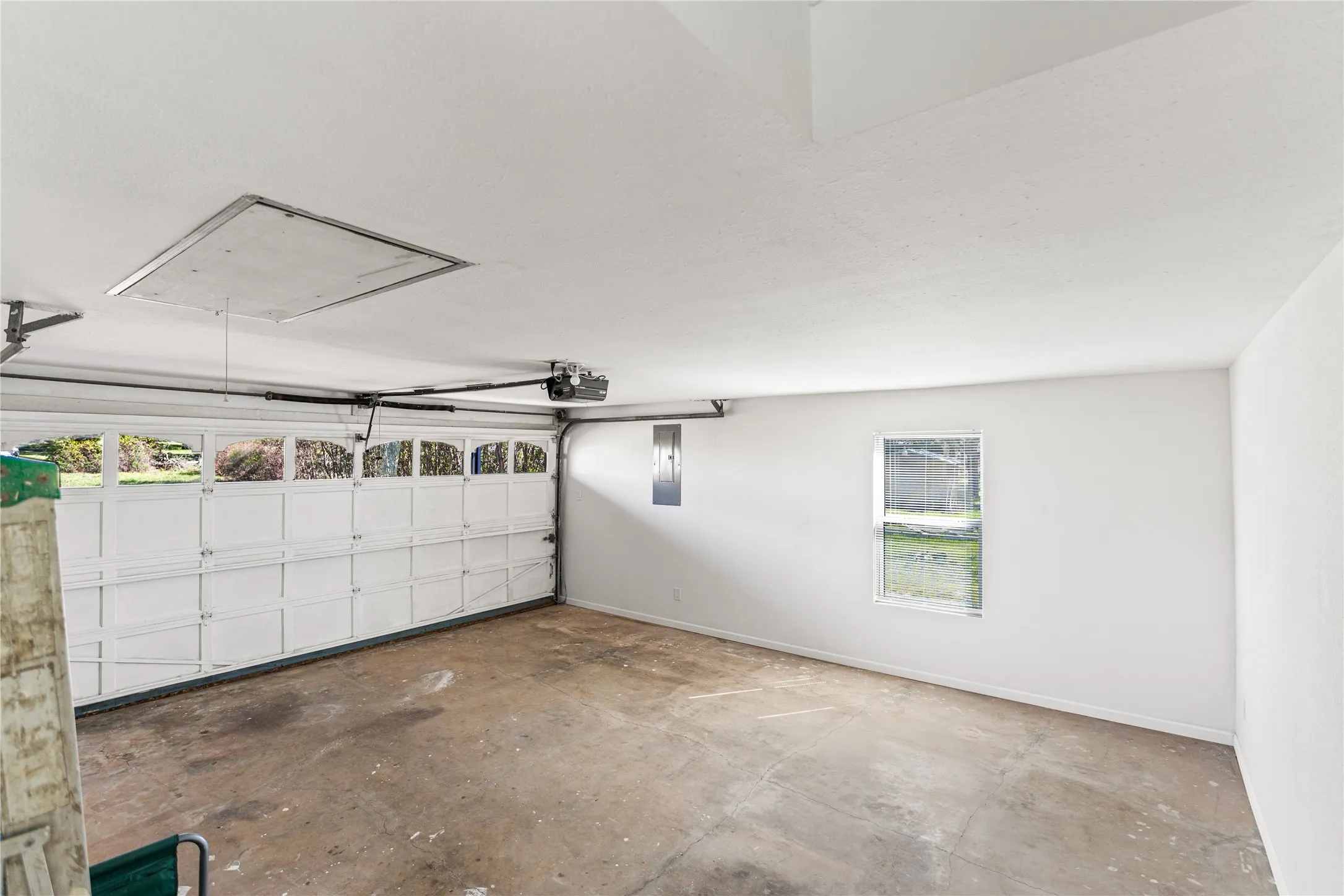 Single Family Residence For Sale in Montague County , 1107 Casino Road, Nocona, Texas 76255, 3 Bedroom, 2 Bathroom, 2 Garage spaces, 1,700 Sqft, built in 1980, mls#21420449, Real Estate Agent in Nocona, Homes For Sale in Montague county, Homes For Sale in Nocona, Realtor in Nocona Texas, Real Estate Brokerage Independent Realty Texas, Luminita Cordes Realtor