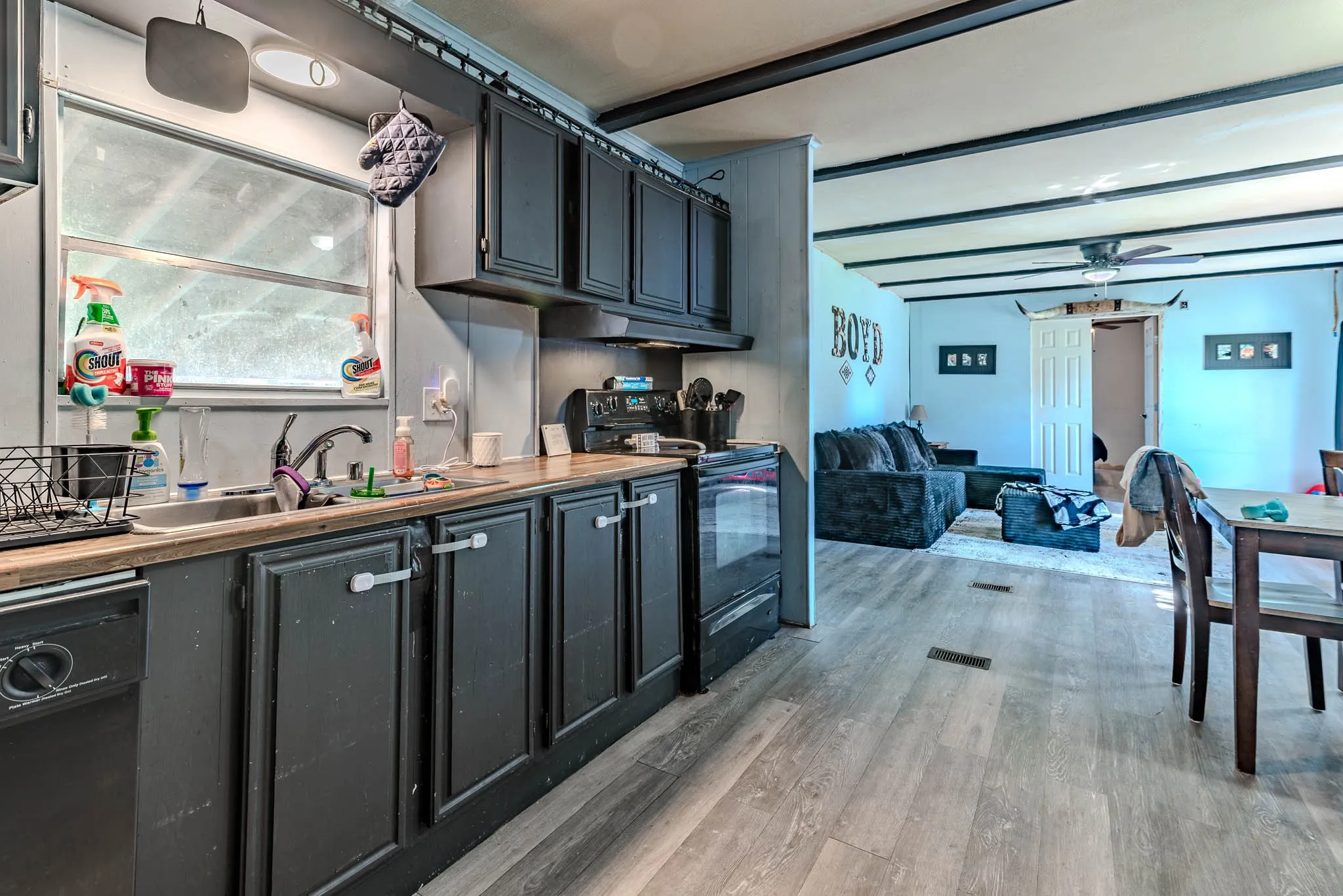 Mobile Home For Sale in Johnson County , 2508 Aspen Lane, Burleson, Texas 76028, 2 Bedroom, 2 Bathroom, Garage spaces, 1,284 Sqft, built in 1984, mls#21421042, Real Estate Agent in Burleson, Homes For Sale in Johnson county, Homes For Sale in Burleson, Realtor in Burleson Texas, Real Estate Brokerage Independent Realty Texas, Luminita Cordes Realtor