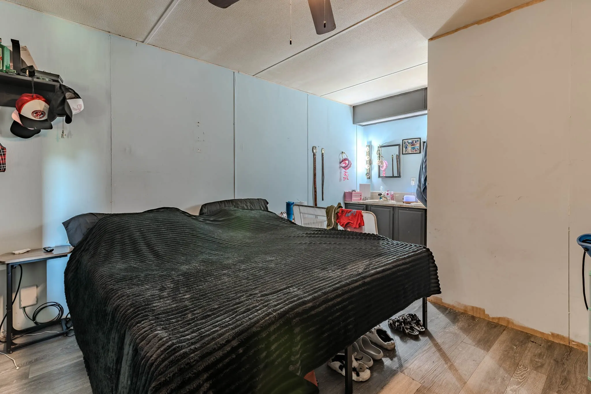 Mobile Home For Sale in Johnson County , 2508 Aspen Lane, Burleson, Texas 76028, 2 Bedroom, 2 Bathroom, Garage spaces, 1,284 Sqft, built in 1984, mls#21421042, Real Estate Agent in Burleson, Homes For Sale in Johnson county, Homes For Sale in Burleson, Realtor in Burleson Texas, Real Estate Brokerage Independent Realty Texas, Luminita Cordes Realtor