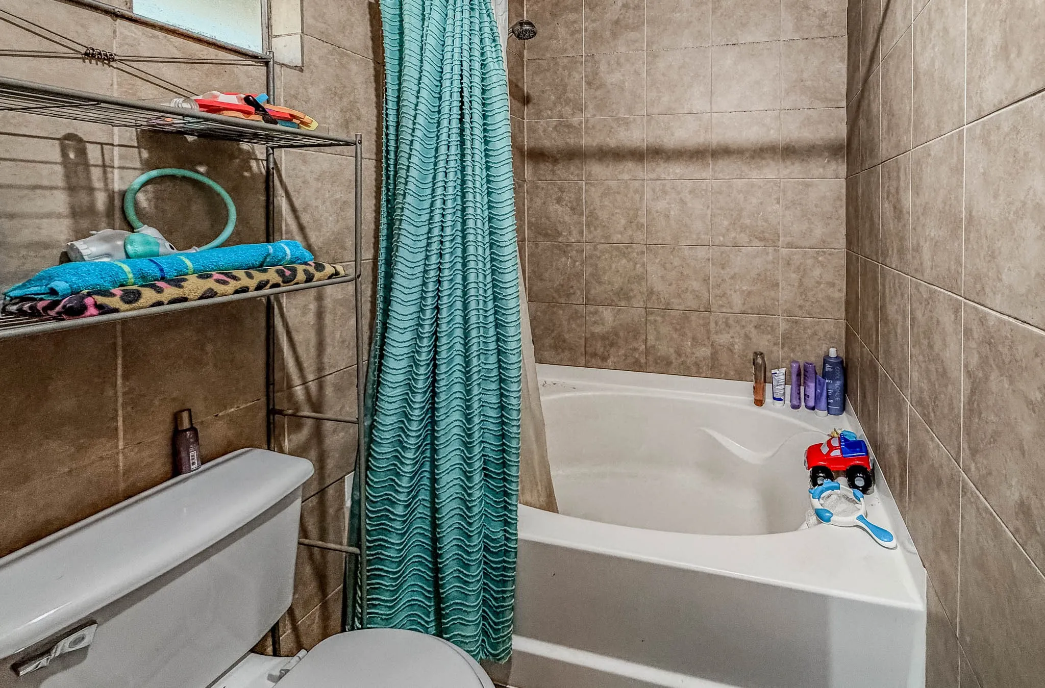 Mobile Home For Sale in Johnson County , 2508 Aspen Lane, Burleson, Texas 76028, 2 Bedroom, 2 Bathroom, Garage spaces, 1,284 Sqft, built in 1984, mls#21421042, Real Estate Agent in Burleson, Homes For Sale in Johnson county, Homes For Sale in Burleson, Realtor in Burleson Texas, Real Estate Brokerage Independent Realty Texas, Luminita Cordes Realtor