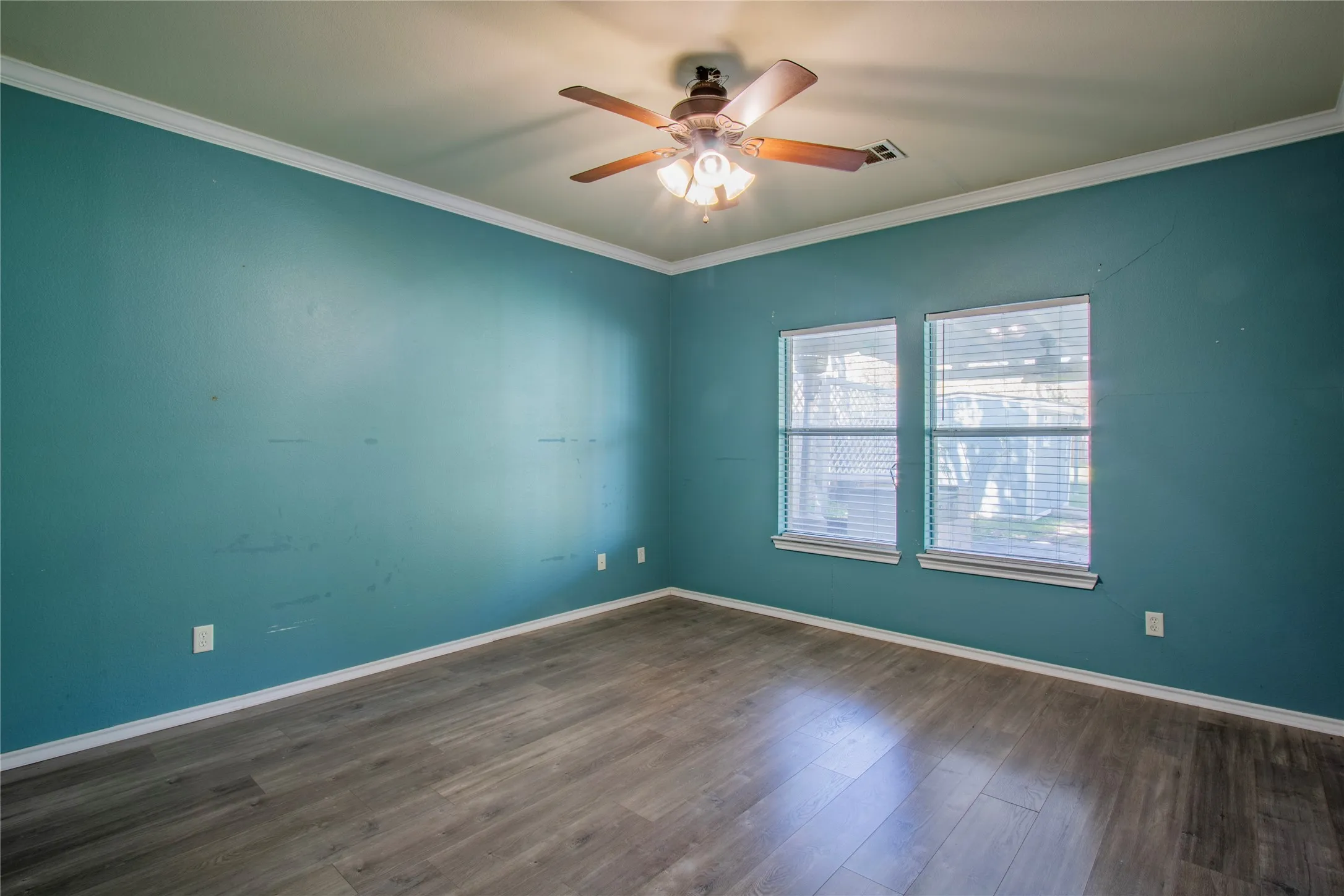 Single Family Residence For Rent in Tarrant County , 5119 Draper Street, Fort Worth, Texas 76105, 3 Bedroom, 2 Bathroom, 2 Garage spaces, 1,320 Sqft, built in 2003, mls#21421019, Real Estate Agent in Fort Worth, Homes For Rent in Tarrant county, Homes For Rent in Fort Worth, Realtor in Fort Worth Texas, Real Estate Brokerage Independent Realty Texas, Luminita Cordes Realtor