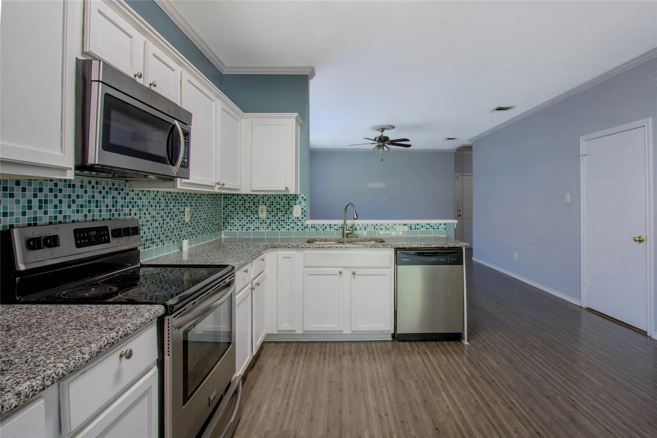 Single Family Residence For Rent in Tarrant County , 5119 Draper Street, Fort Worth, Texas 76105, 3 Bedroom, 2 Bathroom, 2 Garage spaces, 1,320 Sqft, built in 2003, mls#21421019, Real Estate Agent in Fort Worth, Homes For Rent in Tarrant county, Homes For Rent in Fort Worth, Realtor in Fort Worth Texas, Real Estate Brokerage Independent Realty Texas, Luminita Cordes Realtor