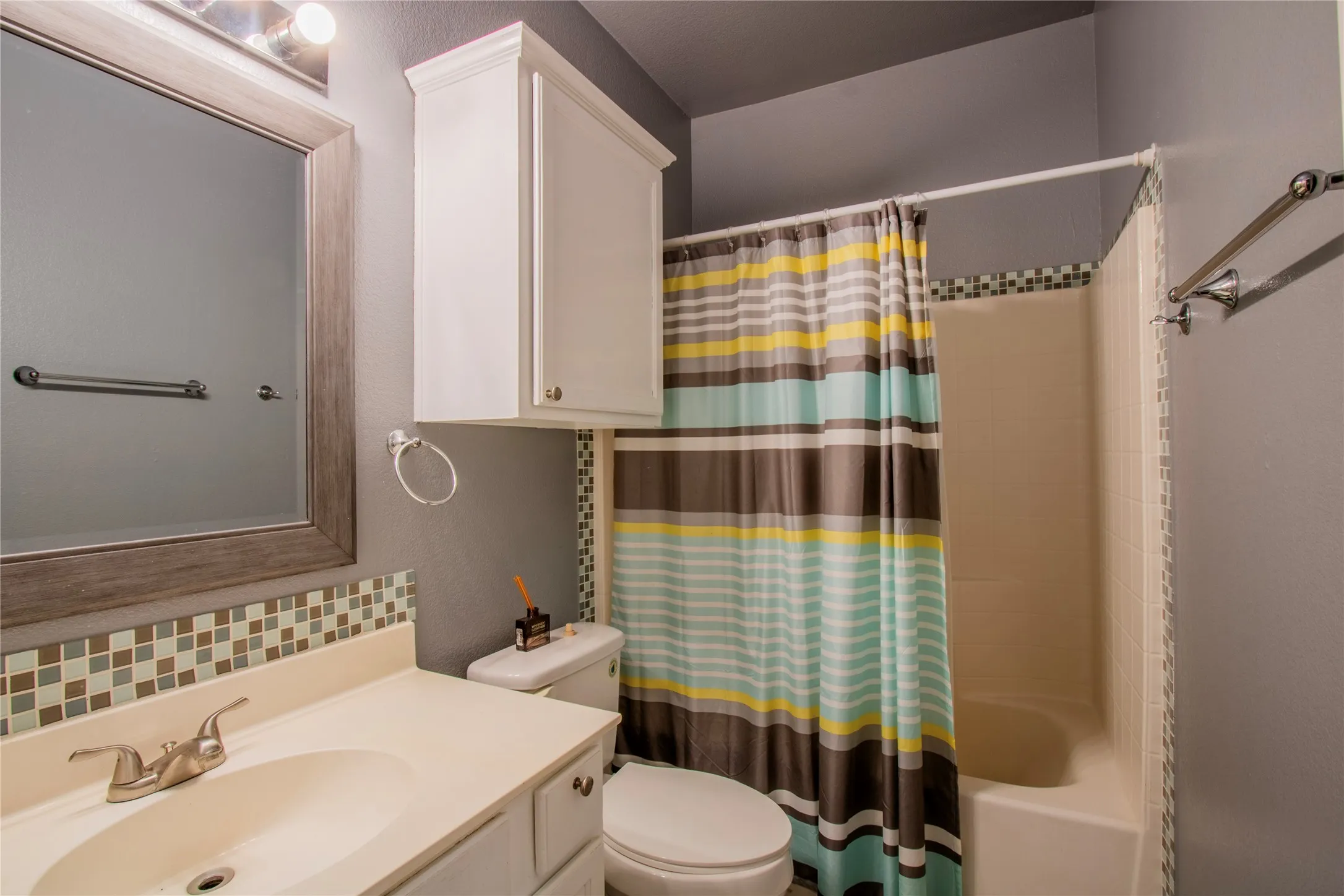 Single Family Residence For Rent in Tarrant County , 5119 Draper Street, Fort Worth, Texas 76105, 3 Bedroom, 2 Bathroom, 2 Garage spaces, 1,320 Sqft, built in 2003, mls#21421019, Real Estate Agent in Fort Worth, Homes For Rent in Tarrant county, Homes For Rent in Fort Worth, Realtor in Fort Worth Texas, Real Estate Brokerage Independent Realty Texas, Luminita Cordes Realtor
