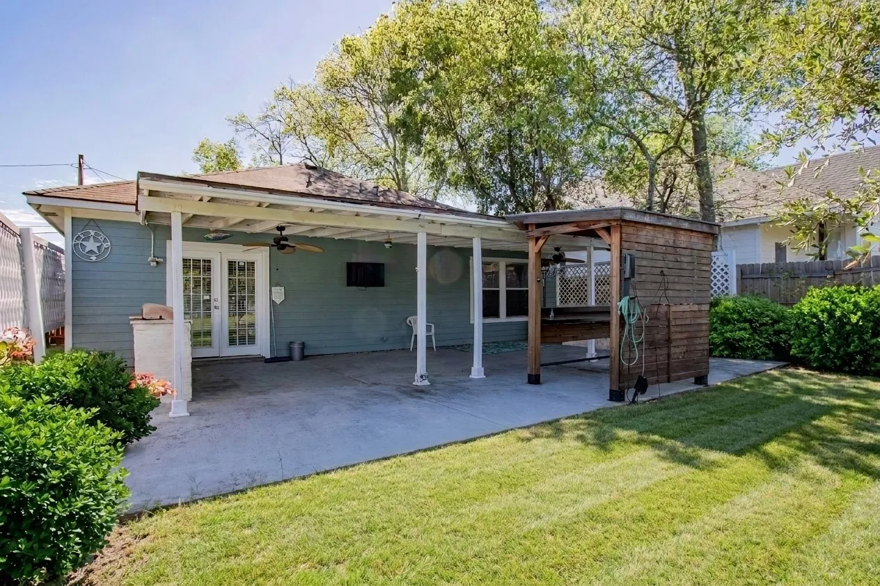 Single Family Residence For Rent in Tarrant County , 5119 Draper Street, Fort Worth, Texas 76105, 3 Bedroom, 2 Bathroom, 2 Garage spaces, 1,320 Sqft, built in 2003, mls#21421019, Real Estate Agent in Fort Worth, Homes For Rent in Tarrant county, Homes For Rent in Fort Worth, Realtor in Fort Worth Texas, Real Estate Brokerage Independent Realty Texas, Luminita Cordes Realtor