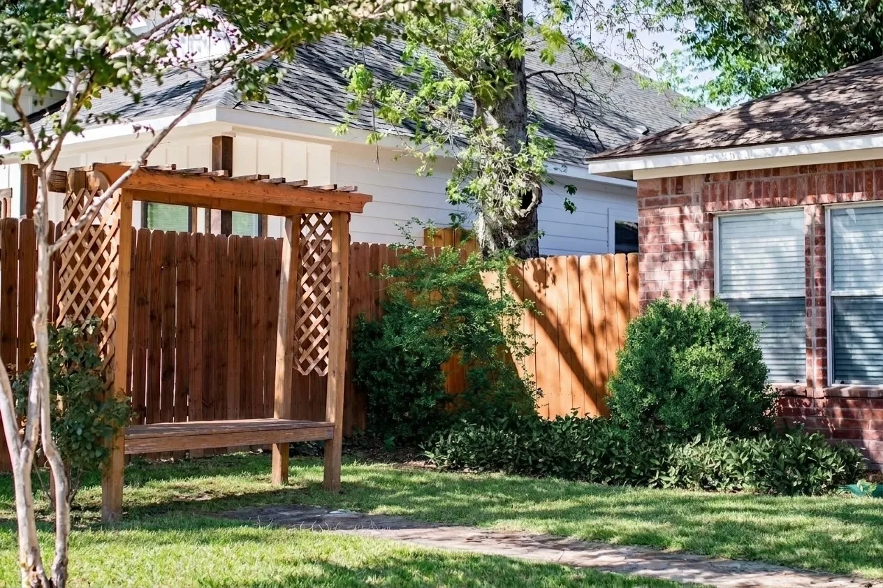 Single Family Residence For Rent in Tarrant County , 5119 Draper Street, Fort Worth, Texas 76105, 3 Bedroom, 2 Bathroom, 2 Garage spaces, 1,320 Sqft, built in 2003, mls#21421019, Real Estate Agent in Fort Worth, Homes For Rent in Tarrant county, Homes For Rent in Fort Worth, Realtor in Fort Worth Texas, Real Estate Brokerage Independent Realty Texas, Luminita Cordes Realtor