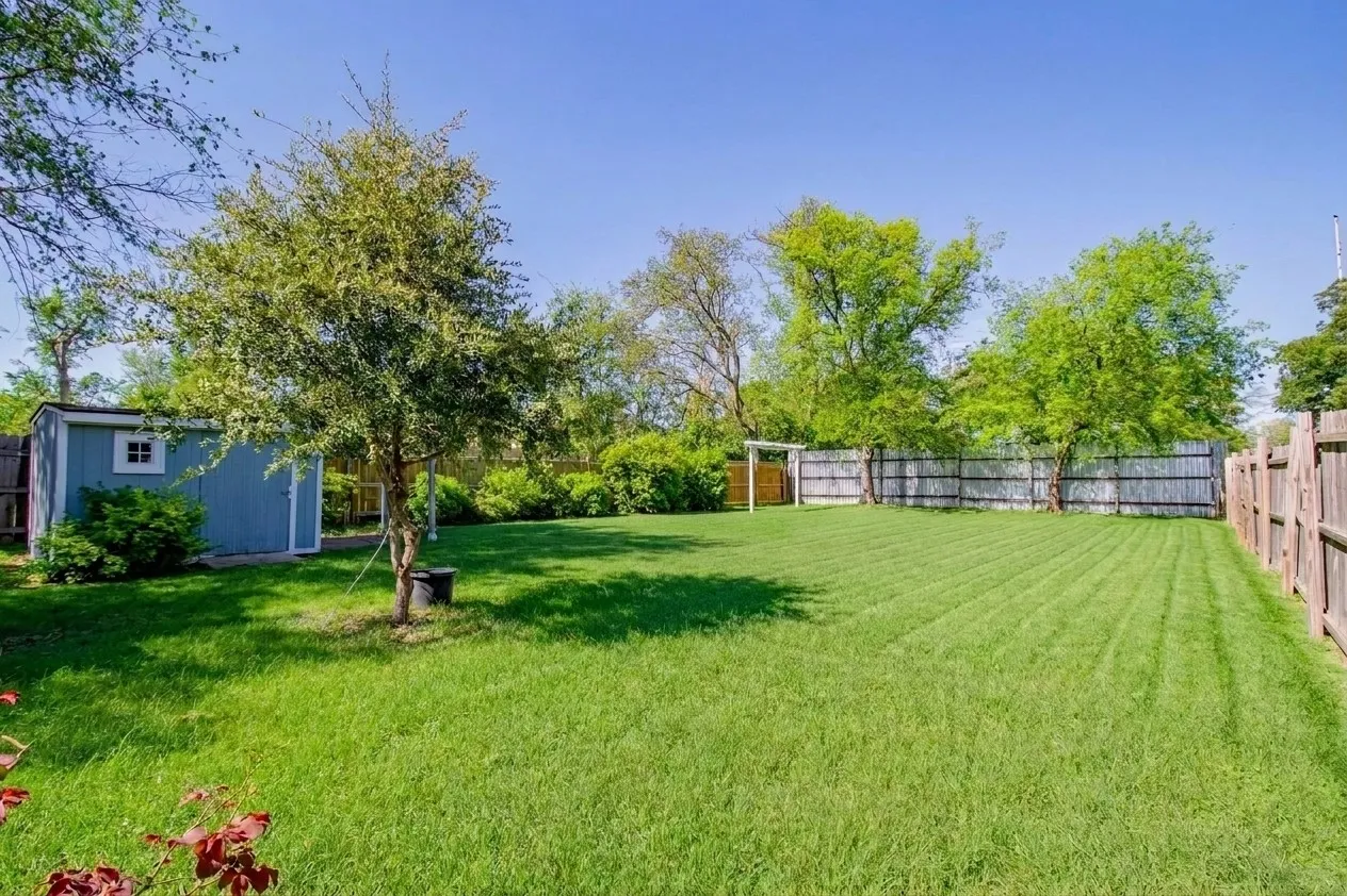 Single Family Residence For Rent in Tarrant County , 5119 Draper Street, Fort Worth, Texas 76105, 3 Bedroom, 2 Bathroom, 2 Garage spaces, 1,320 Sqft, built in 2003, mls#21421019, Real Estate Agent in Fort Worth, Homes For Rent in Tarrant county, Homes For Rent in Fort Worth, Realtor in Fort Worth Texas, Real Estate Brokerage Independent Realty Texas, Luminita Cordes Realtor