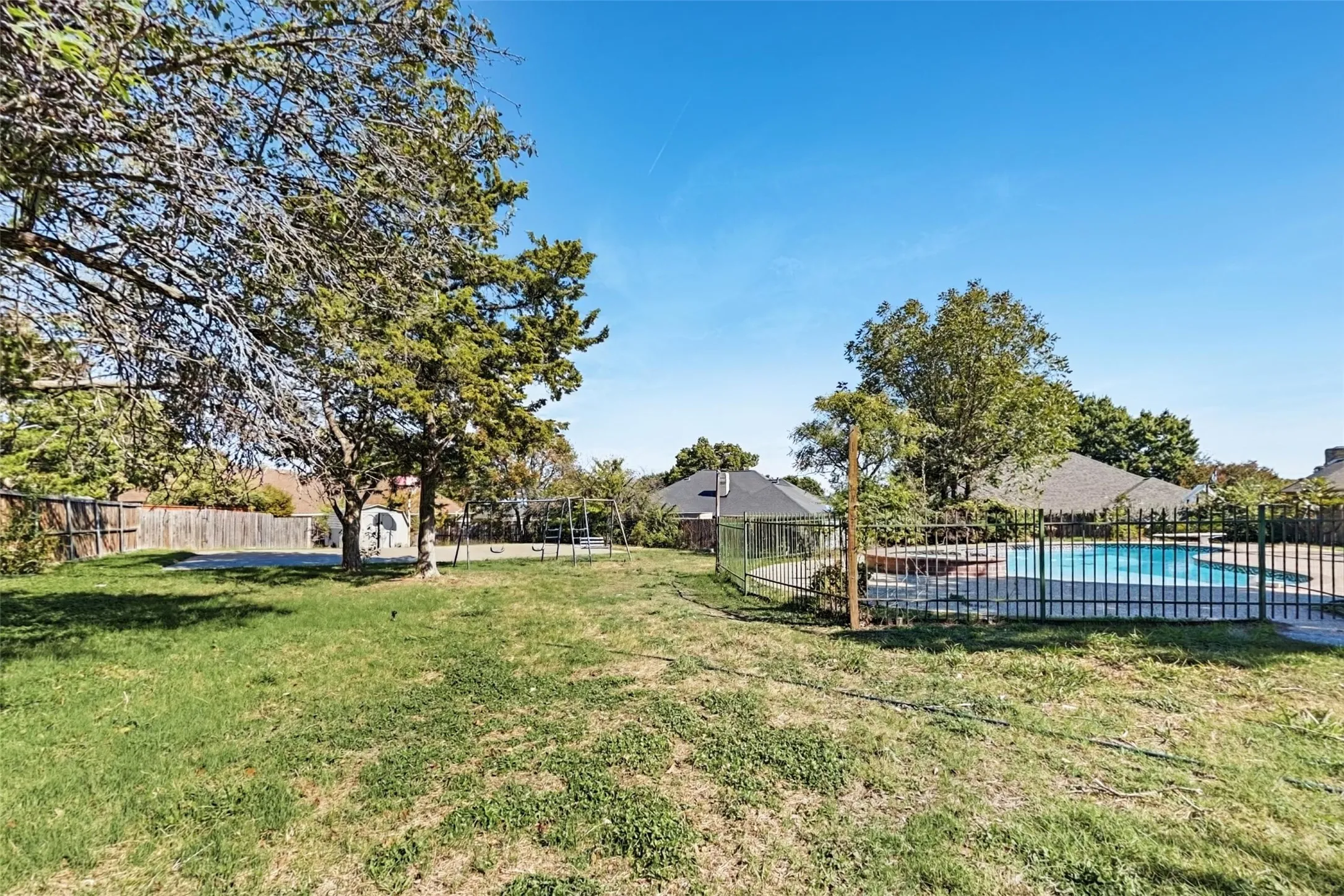 Single Family Residence For Sale in Dallas County , 612 N Silver Creek Circle, De Soto, Texas 75115, 4 Bedroom, 4 Bathroom, 2 Garage spaces, 3,114 Sqft, built in 1989, mls#21421281, Real Estate Agent in De Soto, Homes For Sale in Dallas county, Homes For Sale in De Soto, Realtor in De Soto Texas, Real Estate Brokerage Independent Realty Texas, Luminita Cordes Realtor