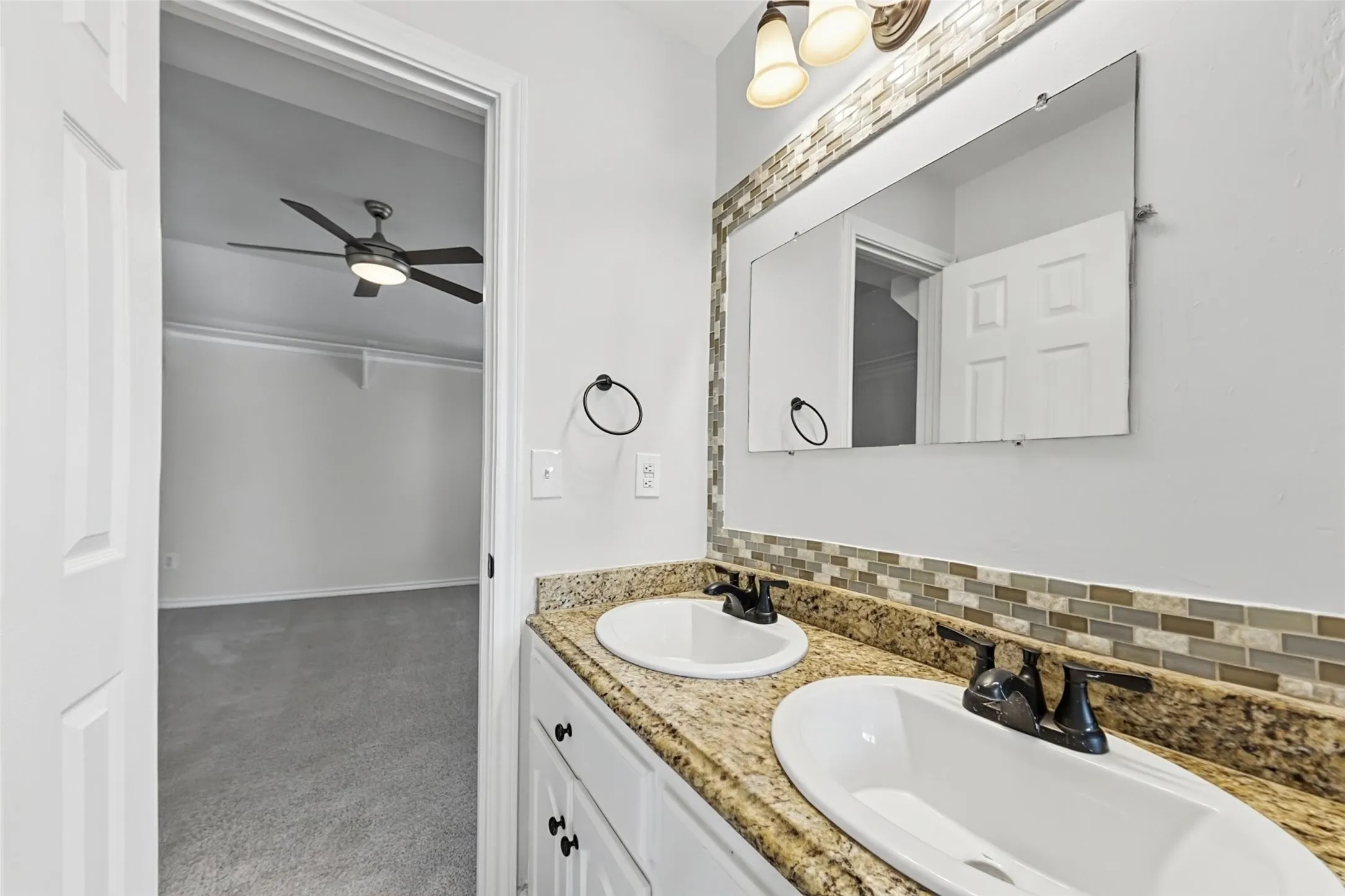 Single Family Residence For Sale in Dallas County , 612 N Silver Creek Circle, De Soto, Texas 75115, 4 Bedroom, 4 Bathroom, 2 Garage spaces, 3,114 Sqft, built in 1989, mls#21421281, Real Estate Agent in De Soto, Homes For Sale in Dallas county, Homes For Sale in De Soto, Realtor in De Soto Texas, Real Estate Brokerage Independent Realty Texas, Luminita Cordes Realtor