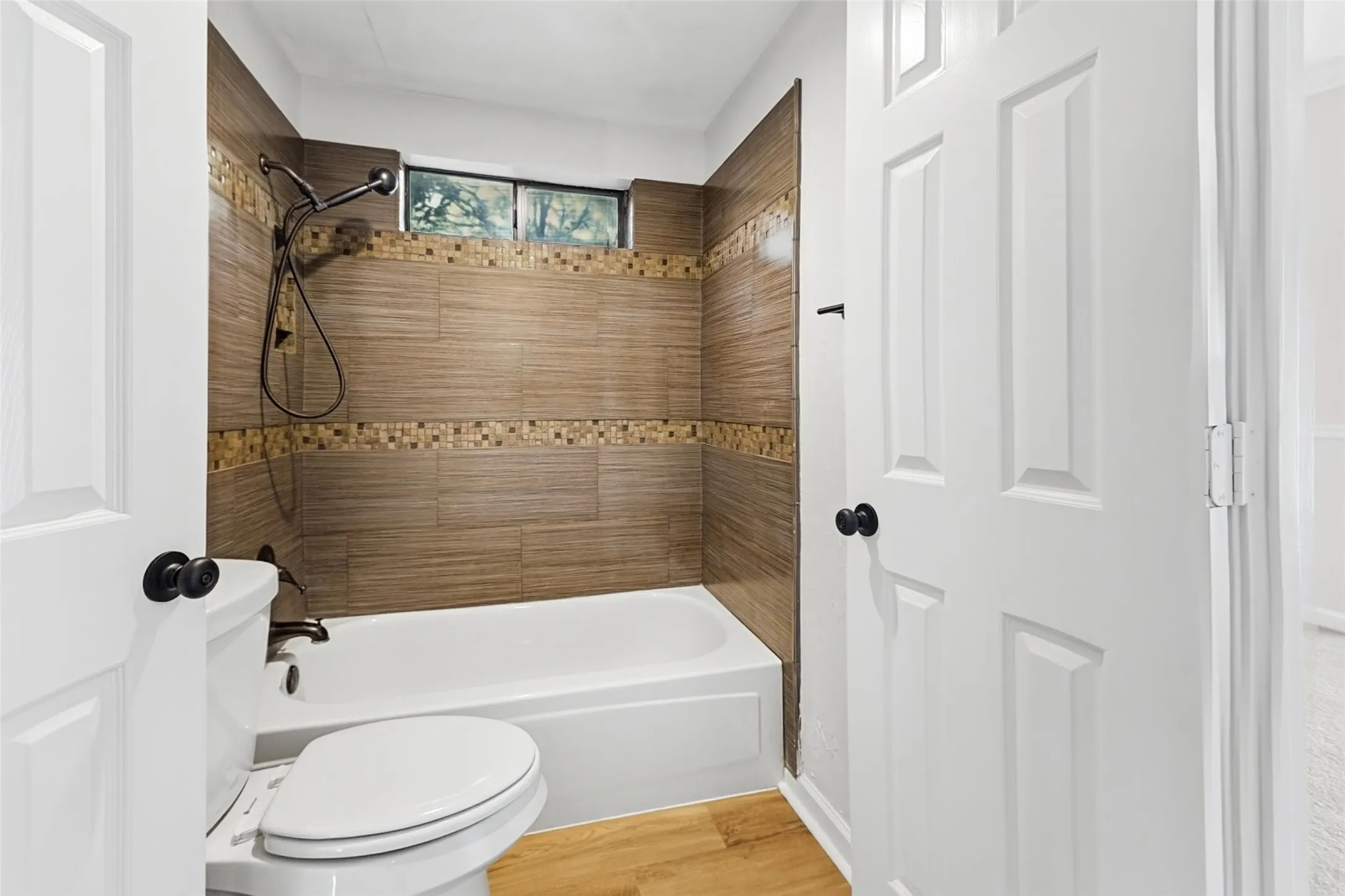 Single Family Residence For Sale in Dallas County , 612 N Silver Creek Circle, De Soto, Texas 75115, 4 Bedroom, 4 Bathroom, 2 Garage spaces, 3,114 Sqft, built in 1989, mls#21421281, Real Estate Agent in De Soto, Homes For Sale in Dallas county, Homes For Sale in De Soto, Realtor in De Soto Texas, Real Estate Brokerage Independent Realty Texas, Luminita Cordes Realtor