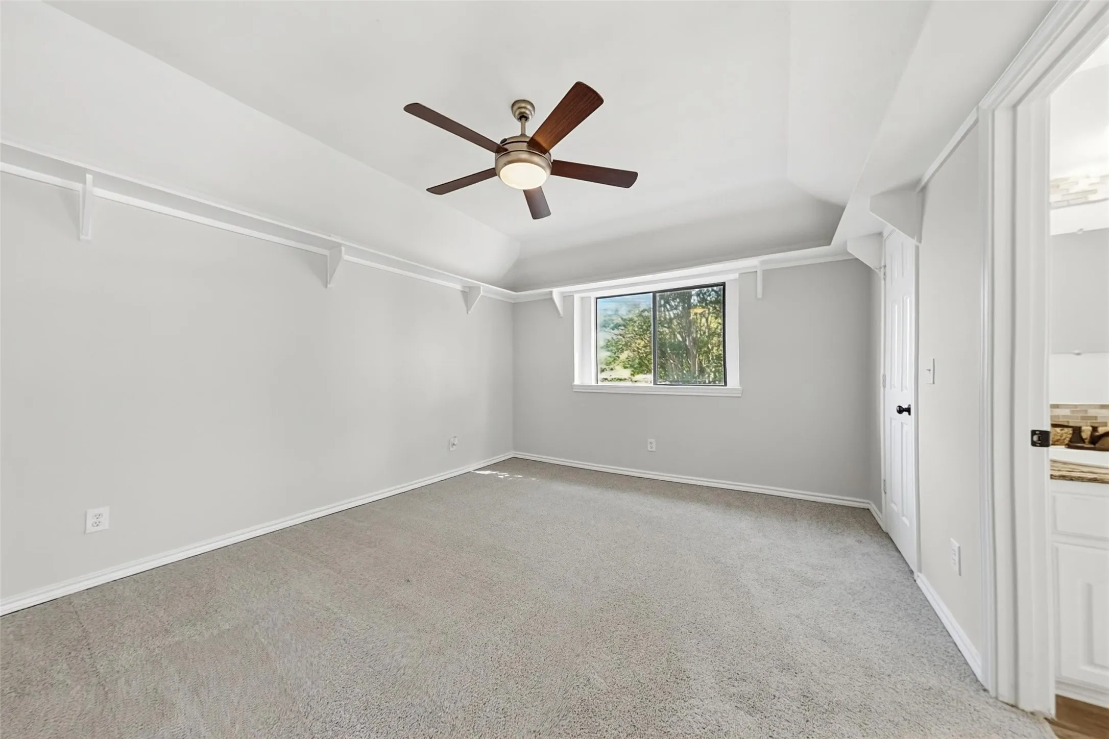 Single Family Residence For Sale in Dallas County , 612 N Silver Creek Circle, De Soto, Texas 75115, 4 Bedroom, 4 Bathroom, 2 Garage spaces, 3,114 Sqft, built in 1989, mls#21421281, Real Estate Agent in De Soto, Homes For Sale in Dallas county, Homes For Sale in De Soto, Realtor in De Soto Texas, Real Estate Brokerage Independent Realty Texas, Luminita Cordes Realtor