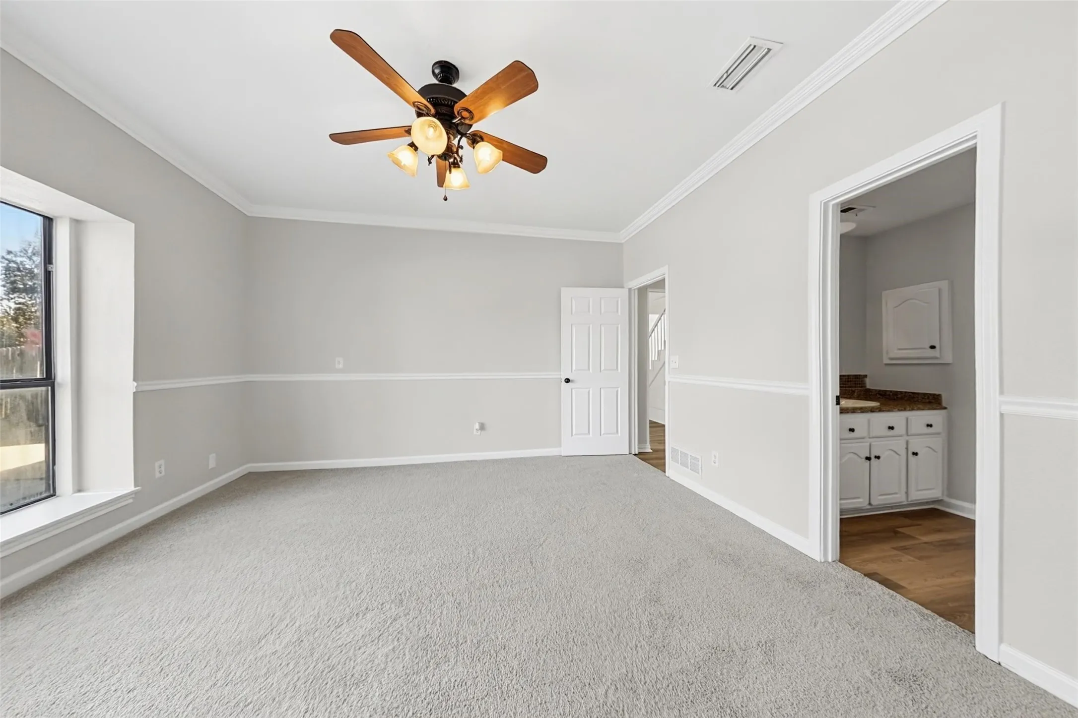Single Family Residence For Sale in Dallas County , 612 N Silver Creek Circle, De Soto, Texas 75115, 4 Bedroom, 4 Bathroom, 2 Garage spaces, 3,114 Sqft, built in 1989, mls#21421281, Real Estate Agent in De Soto, Homes For Sale in Dallas county, Homes For Sale in De Soto, Realtor in De Soto Texas, Real Estate Brokerage Independent Realty Texas, Luminita Cordes Realtor