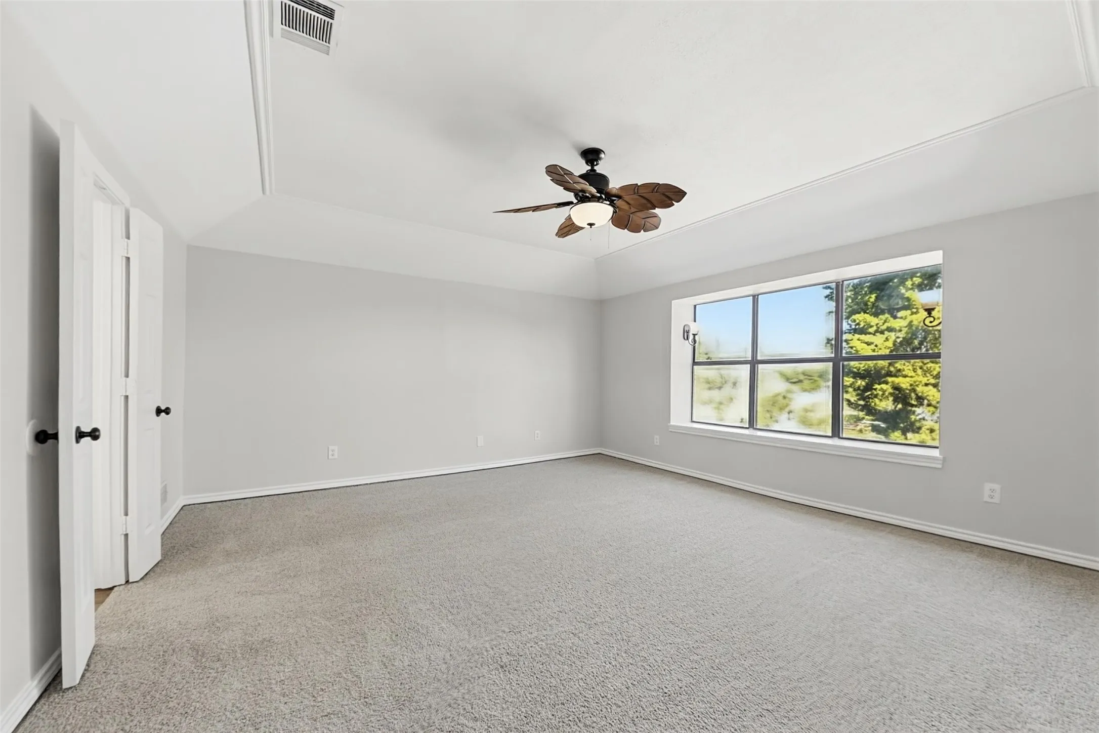 Single Family Residence For Sale in Dallas County , 612 N Silver Creek Circle, De Soto, Texas 75115, 4 Bedroom, 4 Bathroom, 2 Garage spaces, 3,114 Sqft, built in 1989, mls#21421281, Real Estate Agent in De Soto, Homes For Sale in Dallas county, Homes For Sale in De Soto, Realtor in De Soto Texas, Real Estate Brokerage Independent Realty Texas, Luminita Cordes Realtor