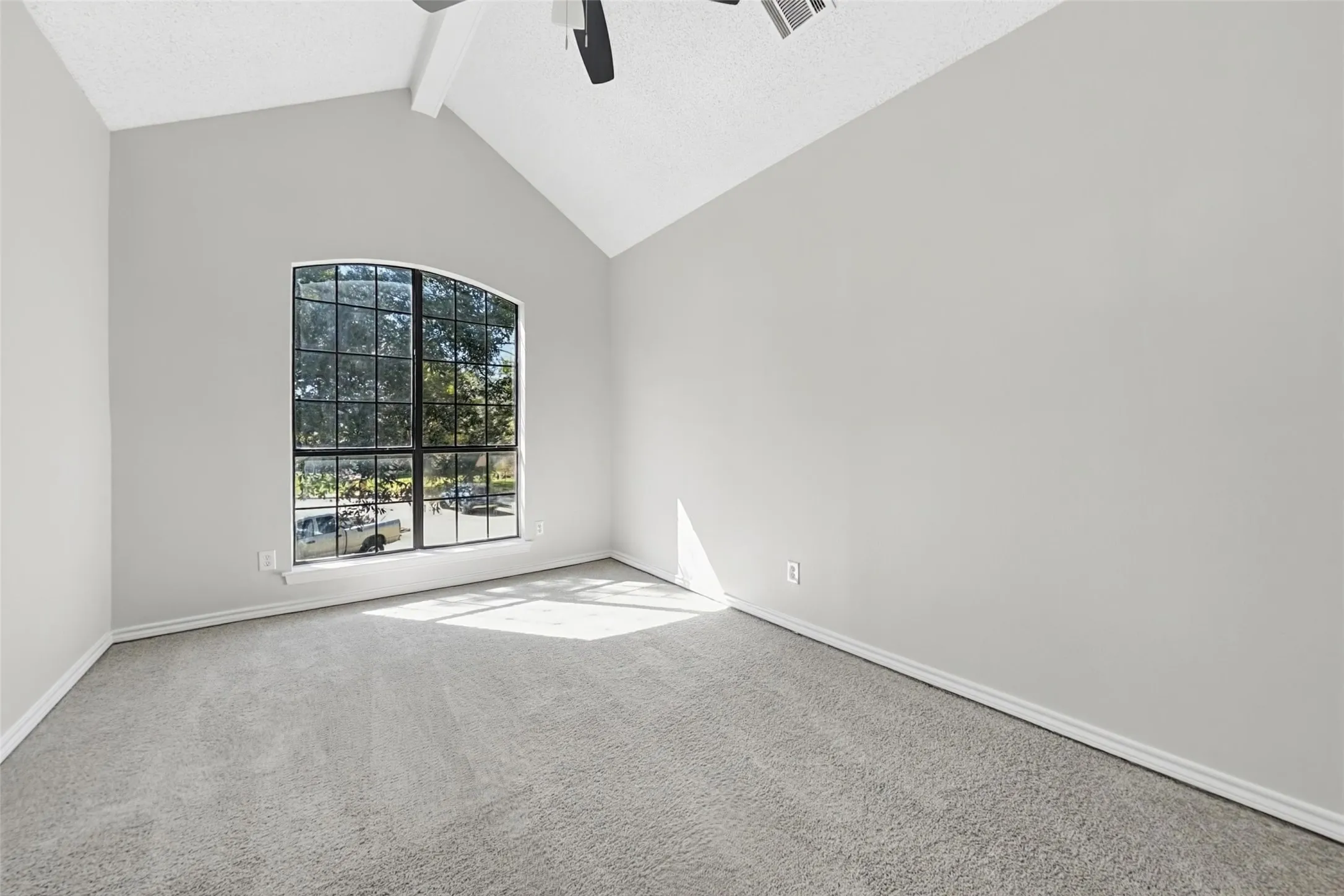 Single Family Residence For Sale in Dallas County , 612 N Silver Creek Circle, De Soto, Texas 75115, 4 Bedroom, 4 Bathroom, 2 Garage spaces, 3,114 Sqft, built in 1989, mls#21421281, Real Estate Agent in De Soto, Homes For Sale in Dallas county, Homes For Sale in De Soto, Realtor in De Soto Texas, Real Estate Brokerage Independent Realty Texas, Luminita Cordes Realtor