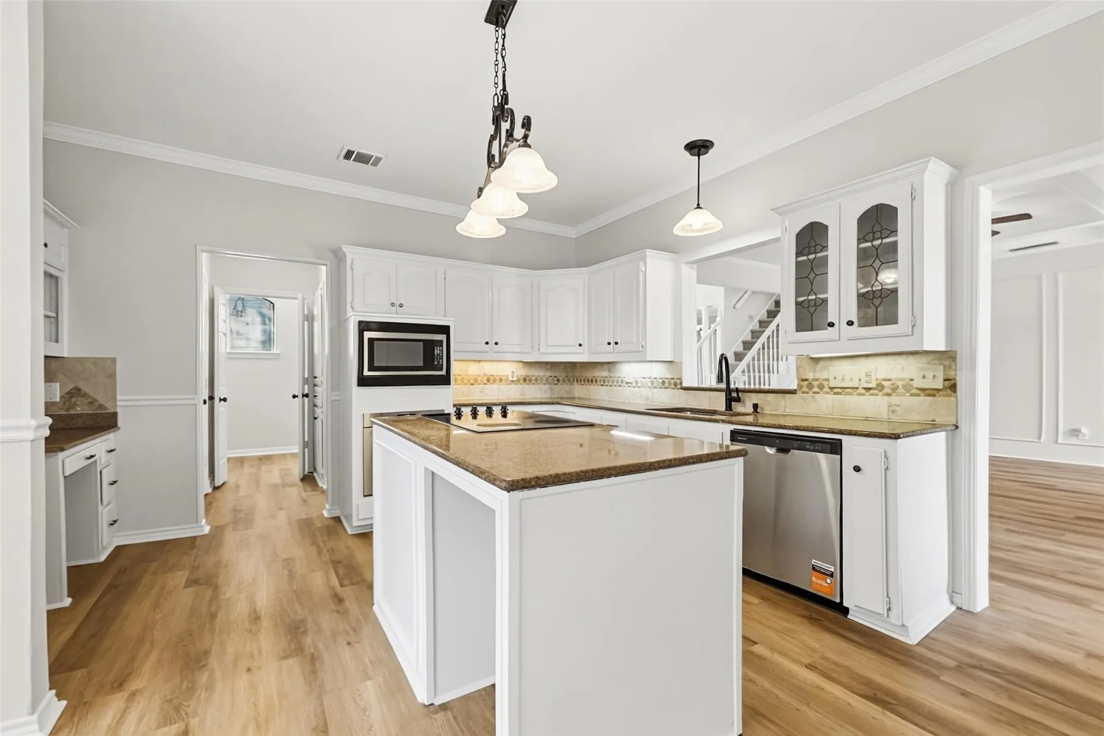 Single Family Residence For Sale in Dallas County , 612 N Silver Creek Circle, De Soto, Texas 75115, 4 Bedroom, 4 Bathroom, 2 Garage spaces, 3,114 Sqft, built in 1989, mls#21421281, Real Estate Agent in De Soto, Homes For Sale in Dallas county, Homes For Sale in De Soto, Realtor in De Soto Texas, Real Estate Brokerage Independent Realty Texas, Luminita Cordes Realtor
