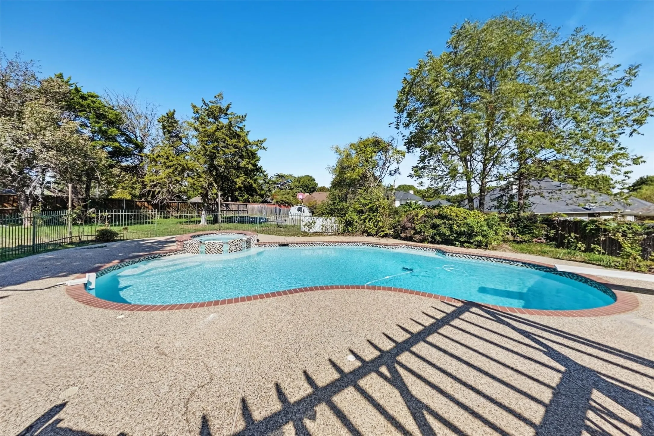 Single Family Residence For Sale in Dallas County , 612 N Silver Creek Circle, De Soto, Texas 75115, 4 Bedroom, 4 Bathroom, 2 Garage spaces, 3,114 Sqft, built in 1989, mls#21421281, Real Estate Agent in De Soto, Homes For Sale in Dallas county, Homes For Sale in De Soto, Realtor in De Soto Texas, Real Estate Brokerage Independent Realty Texas, Luminita Cordes Realtor