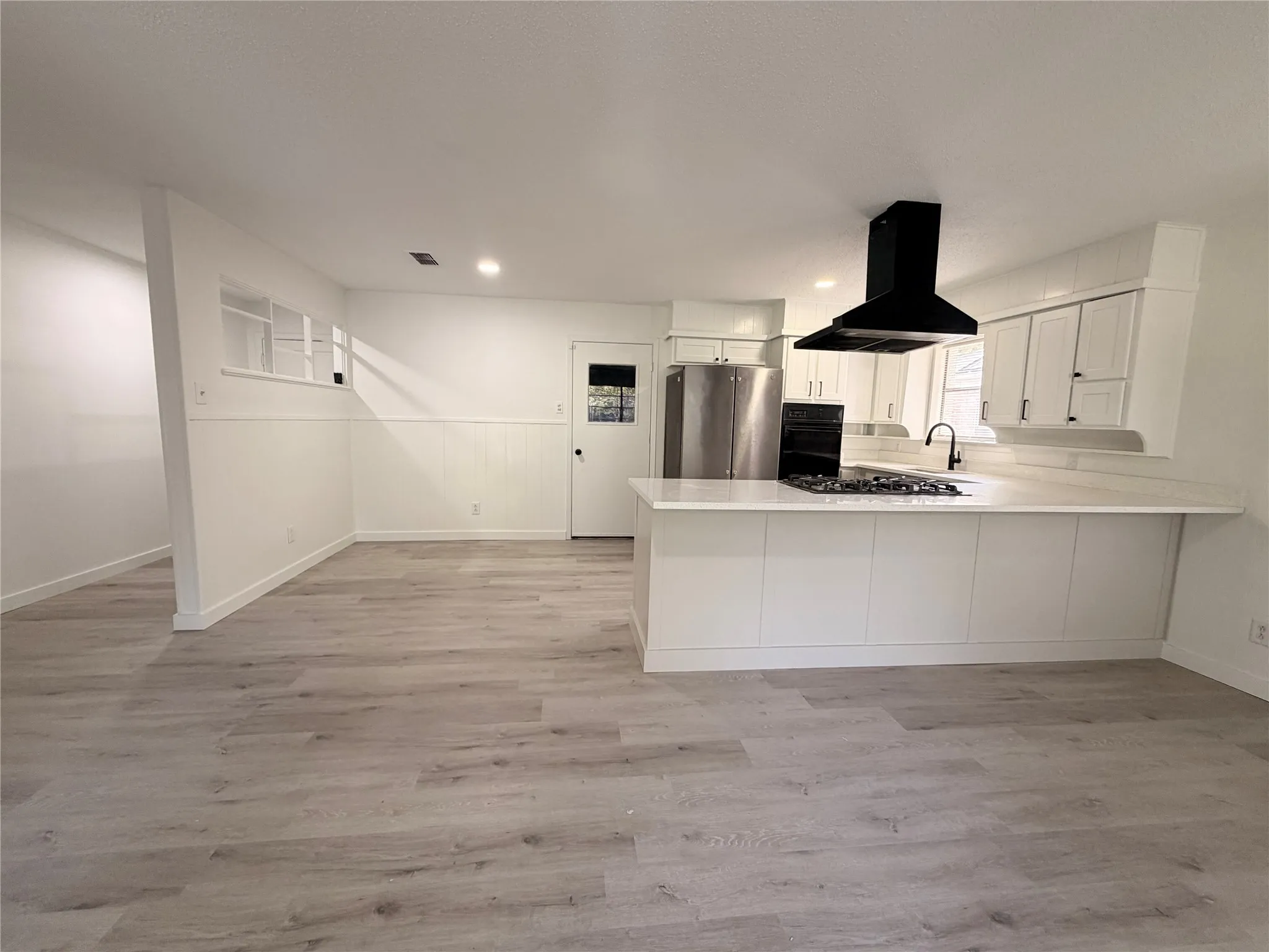 Single Family Residence For Sale in Tarrant County , 600 Meadowcrest Drive, Crowley, Texas 76036, 3 Bedroom, 2 Bathroom, 2 Garage spaces, 1,323 Sqft, built in 1967, mls#21420448, Real Estate Agent in Crowley, Homes For Sale in Tarrant county, Homes For Sale in Crowley, Realtor in Crowley Texas, Real Estate Brokerage Independent Realty Texas, Luminita Cordes Realtor