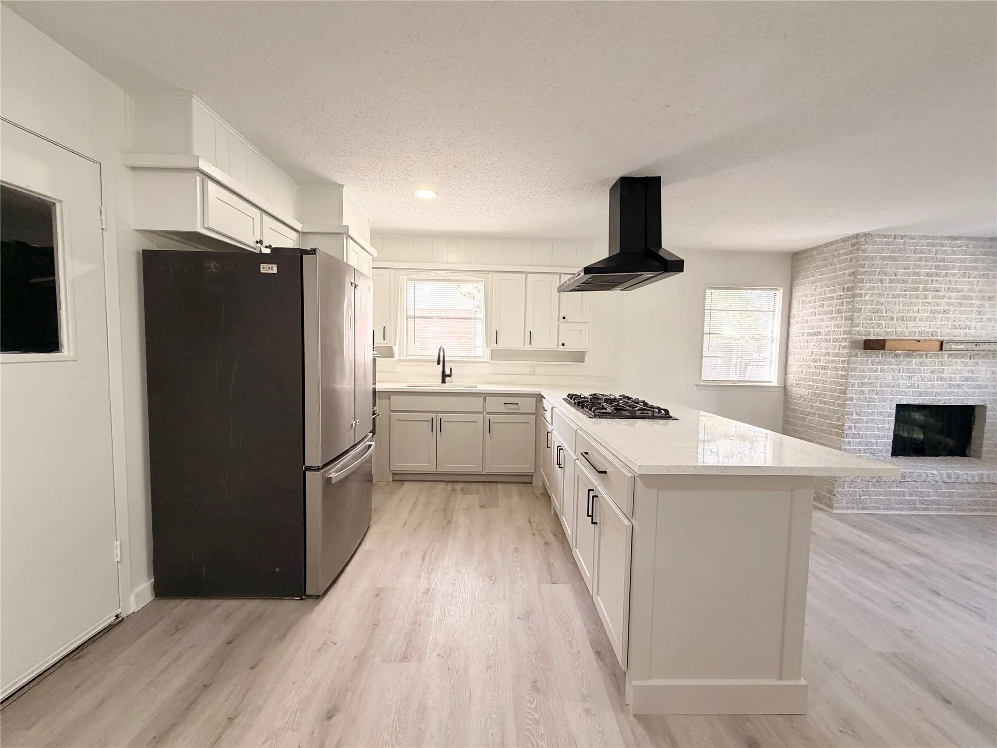 Single Family Residence For Sale in Tarrant County , 600 Meadowcrest Drive, Crowley, Texas 76036, 3 Bedroom, 2 Bathroom, 2 Garage spaces, 1,323 Sqft, built in 1967, mls#21420448, Real Estate Agent in Crowley, Homes For Sale in Tarrant county, Homes For Sale in Crowley, Realtor in Crowley Texas, Real Estate Brokerage Independent Realty Texas, Luminita Cordes Realtor