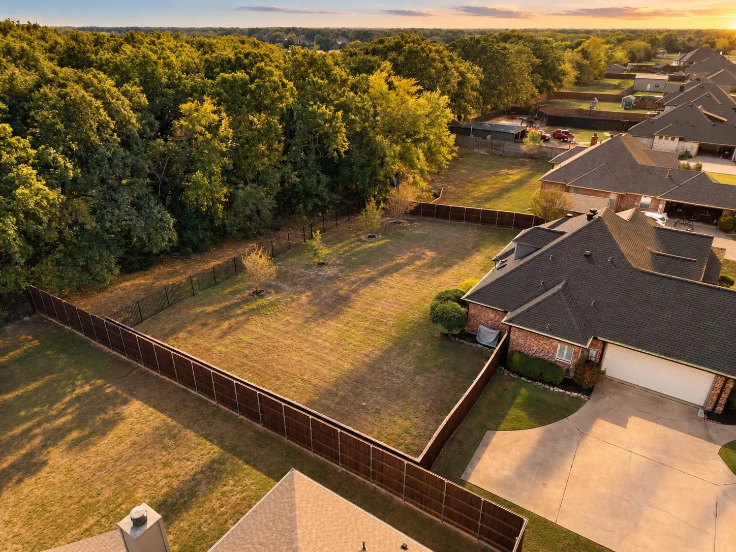 Single Family Residence For Sale in Hunt County , 2857 Mallard Drive, Greenville, Texas 75402, 4 Bedroom, 3 Bathroom, 2 Garage spaces, 2,168 Sqft, built in 2002, mls#21420096, Real Estate Agent in Greenville, Homes For Sale in Hunt county, Homes For Sale in Greenville, Realtor in Greenville Texas, Real Estate Brokerage Independent Realty Texas, Luminita Cordes Realtor