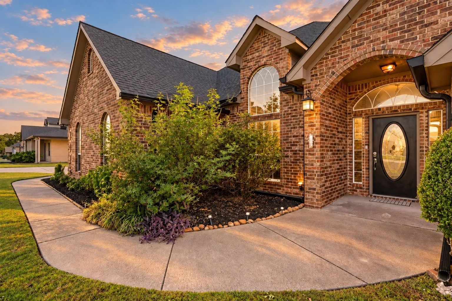 Single Family Residence For Sale in Hunt County , 2857 Mallard Drive, Greenville, Texas 75402, 4 Bedroom, 3 Bathroom, 2 Garage spaces, 2,168 Sqft, built in 2002, mls#21420096, Real Estate Agent in Greenville, Homes For Sale in Hunt county, Homes For Sale in Greenville, Realtor in Greenville Texas, Real Estate Brokerage Independent Realty Texas, Luminita Cordes Realtor