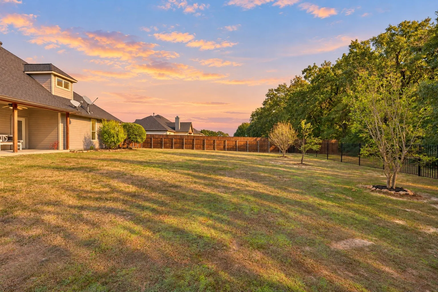 Single Family Residence For Sale in Hunt County , 2857 Mallard Drive, Greenville, Texas 75402, 4 Bedroom, 3 Bathroom, 2 Garage spaces, 2,168 Sqft, built in 2002, mls#21420096, Real Estate Agent in Greenville, Homes For Sale in Hunt county, Homes For Sale in Greenville, Realtor in Greenville Texas, Real Estate Brokerage Independent Realty Texas, Luminita Cordes Realtor