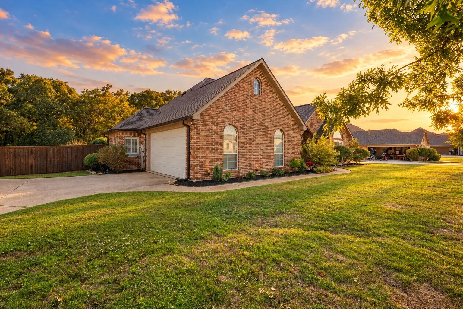 Single Family Residence For Sale in Hunt County , 2857 Mallard Drive, Greenville, Texas 75402, 4 Bedroom, 3 Bathroom, 2 Garage spaces, 2,168 Sqft, built in 2002, mls#21420096, Real Estate Agent in Greenville, Homes For Sale in Hunt county, Homes For Sale in Greenville, Realtor in Greenville Texas, Real Estate Brokerage Independent Realty Texas, Luminita Cordes Realtor
