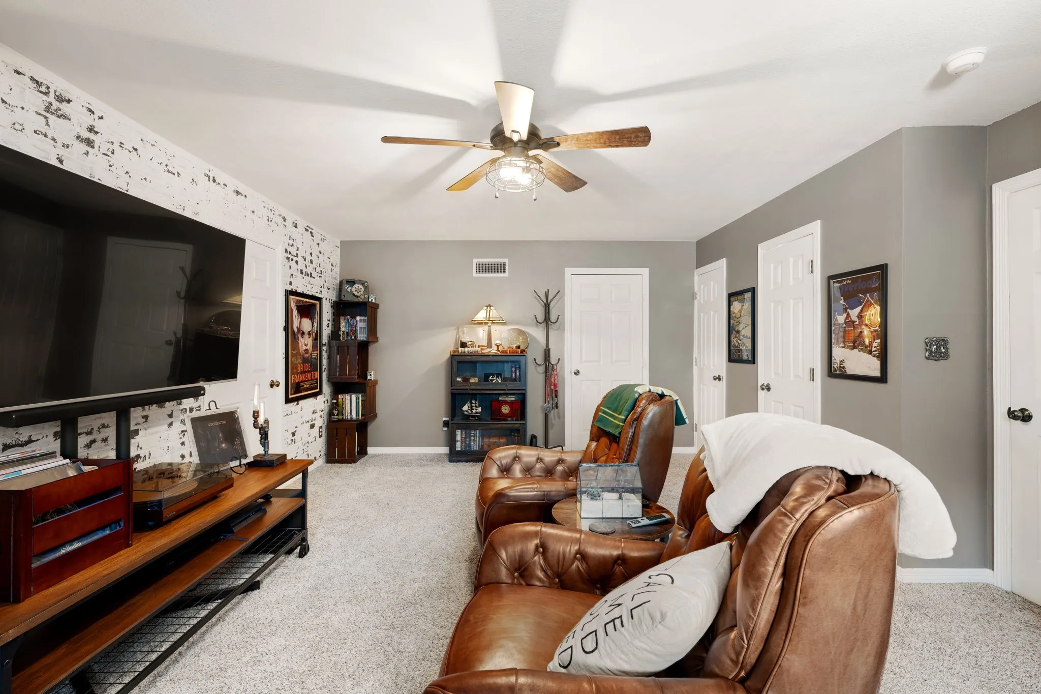 Single Family Residence For Sale in Hunt County , 2857 Mallard Drive, Greenville, Texas 75402, 4 Bedroom, 3 Bathroom, 2 Garage spaces, 2,168 Sqft, built in 2002, mls#21420096, Real Estate Agent in Greenville, Homes For Sale in Hunt county, Homes For Sale in Greenville, Realtor in Greenville Texas, Real Estate Brokerage Independent Realty Texas, Luminita Cordes Realtor