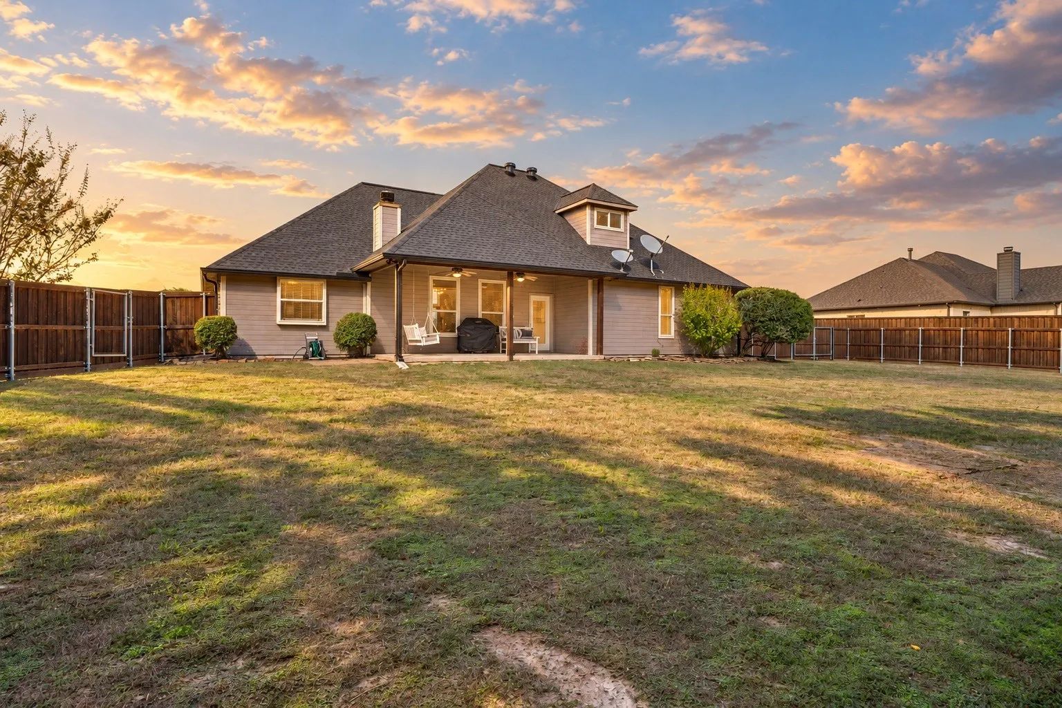 Single Family Residence For Sale in Hunt County , 2857 Mallard Drive, Greenville, Texas 75402, 4 Bedroom, 3 Bathroom, 2 Garage spaces, 2,168 Sqft, built in 2002, mls#21420096, Real Estate Agent in Greenville, Homes For Sale in Hunt county, Homes For Sale in Greenville, Realtor in Greenville Texas, Real Estate Brokerage Independent Realty Texas, Luminita Cordes Realtor