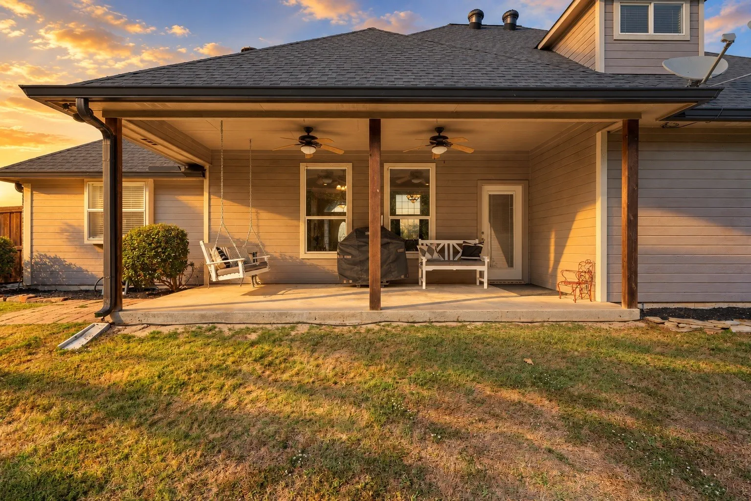 Single Family Residence For Sale in Hunt County , 2857 Mallard Drive, Greenville, Texas 75402, 4 Bedroom, 3 Bathroom, 2 Garage spaces, 2,168 Sqft, built in 2002, mls#21420096, Real Estate Agent in Greenville, Homes For Sale in Hunt county, Homes For Sale in Greenville, Realtor in Greenville Texas, Real Estate Brokerage Independent Realty Texas, Luminita Cordes Realtor